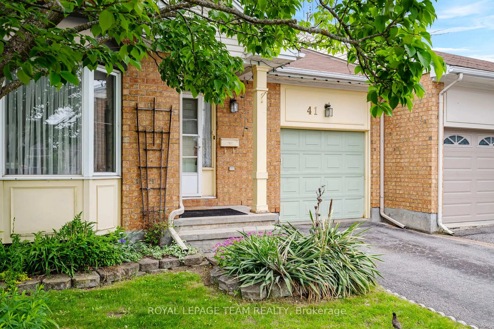 Photo 3 of 41 Billingham Crescent, Ottawa, Kanata - Morgan's Grant/South March — HOMEH