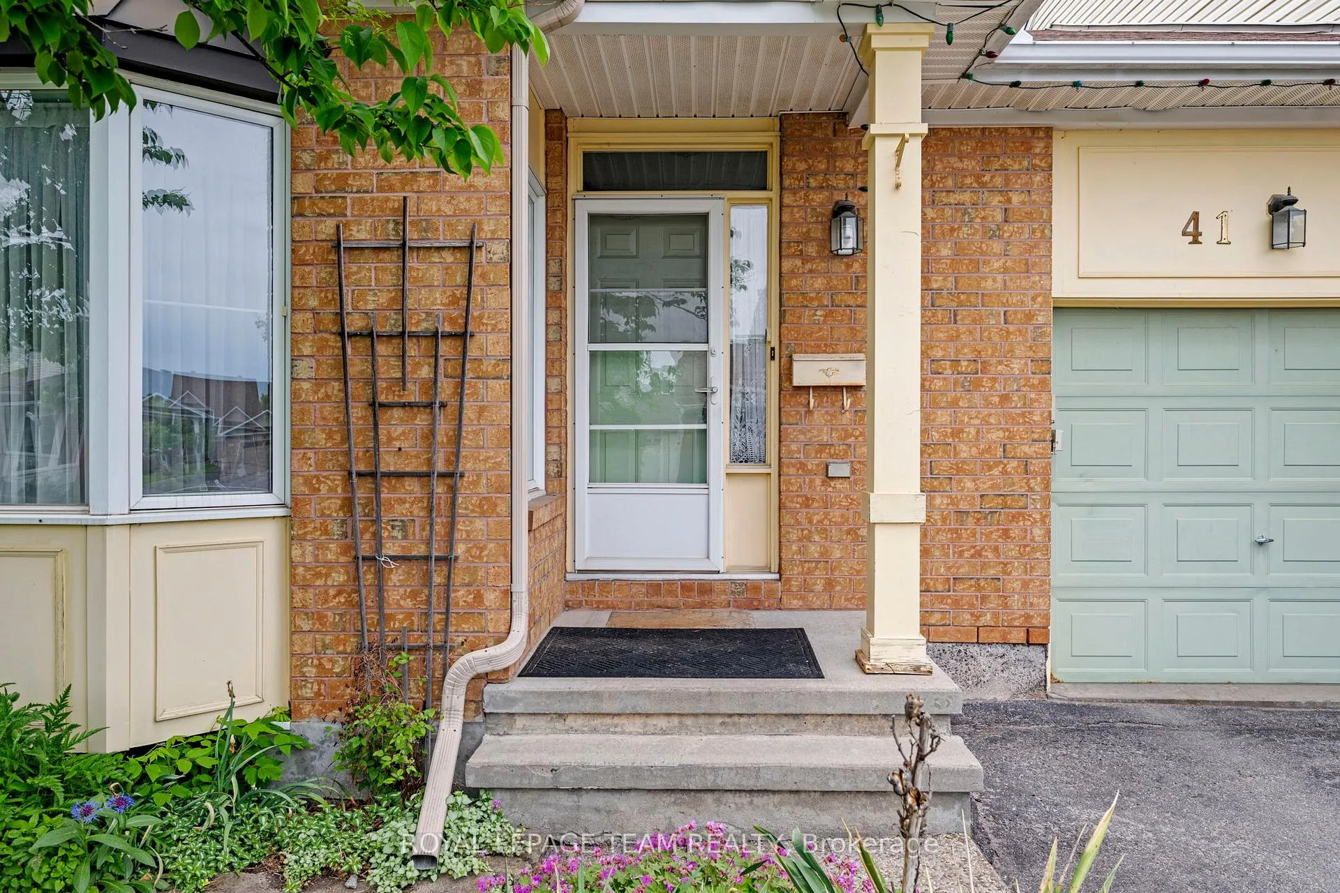 Photo 4 of 41 Billingham Crescent, Ottawa, Kanata - Morgan's Grant/South March — HOMEH