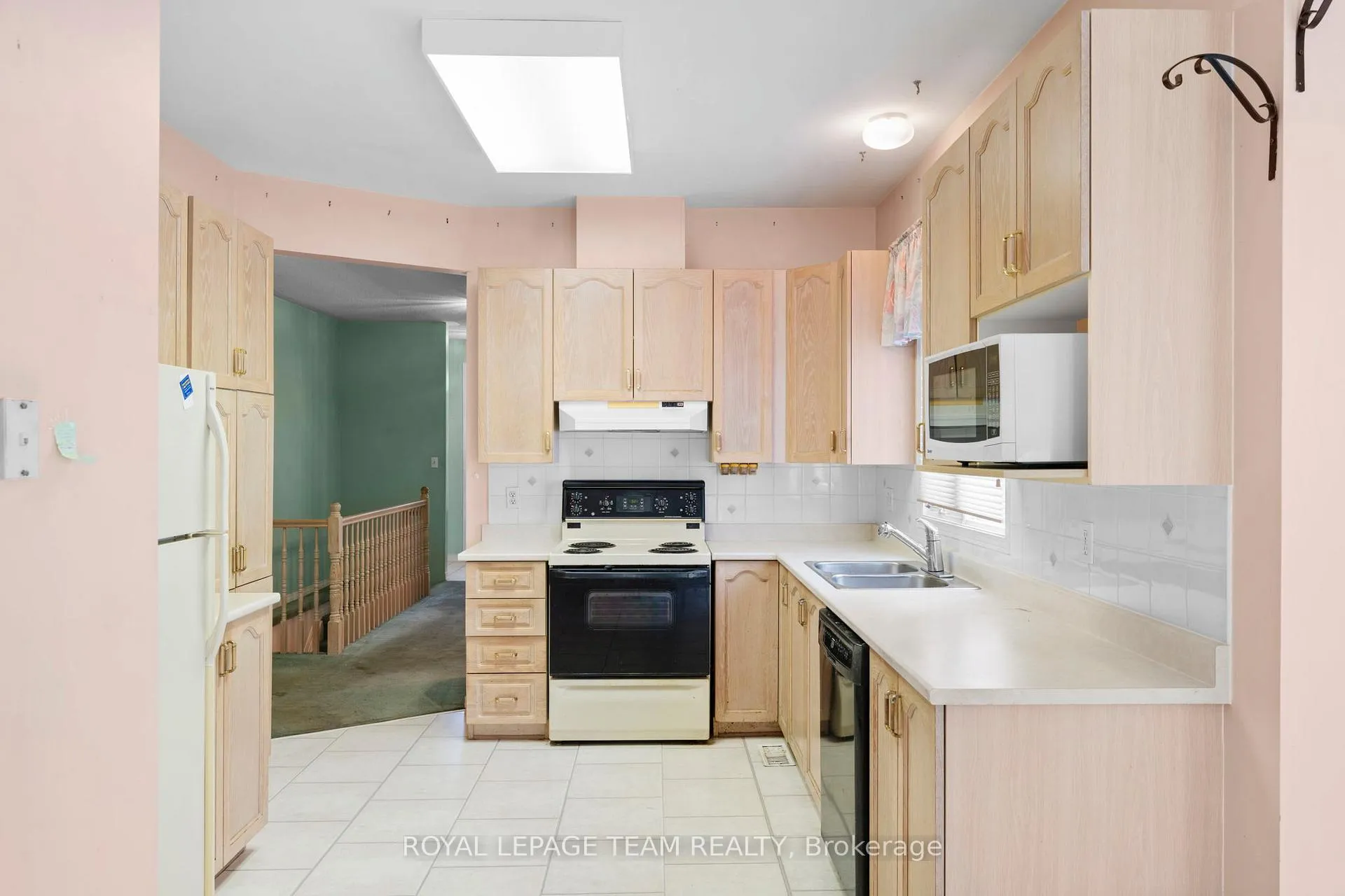 Photo 15 of 41 Billingham Crescent, Ottawa, Kanata - Morgan's Grant/South March — HOMEH