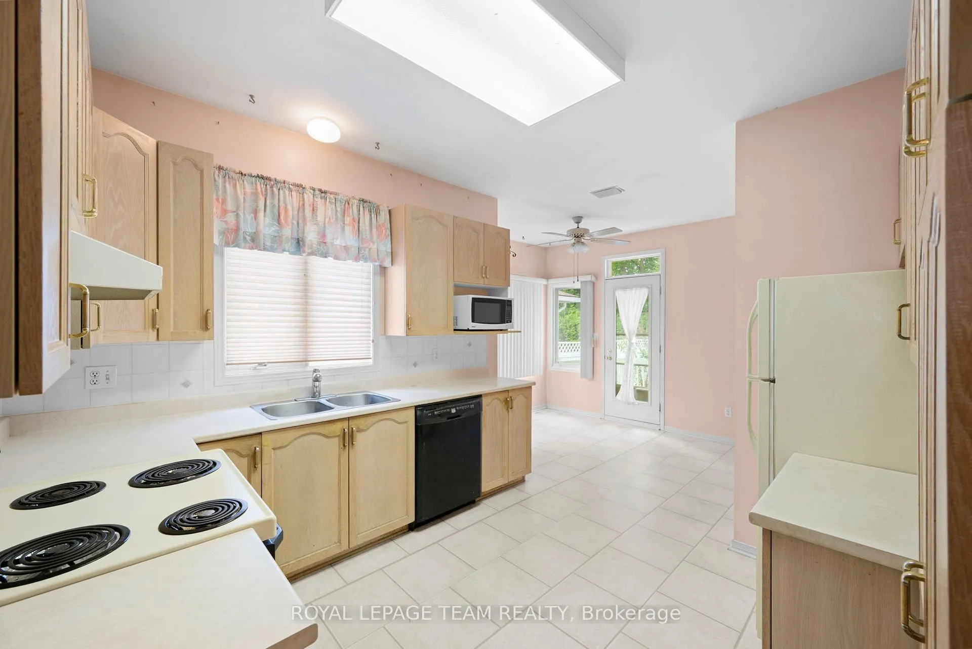 Photo 16 of 41 Billingham Crescent, Ottawa, Kanata - Morgan's Grant/South March — HOMEH