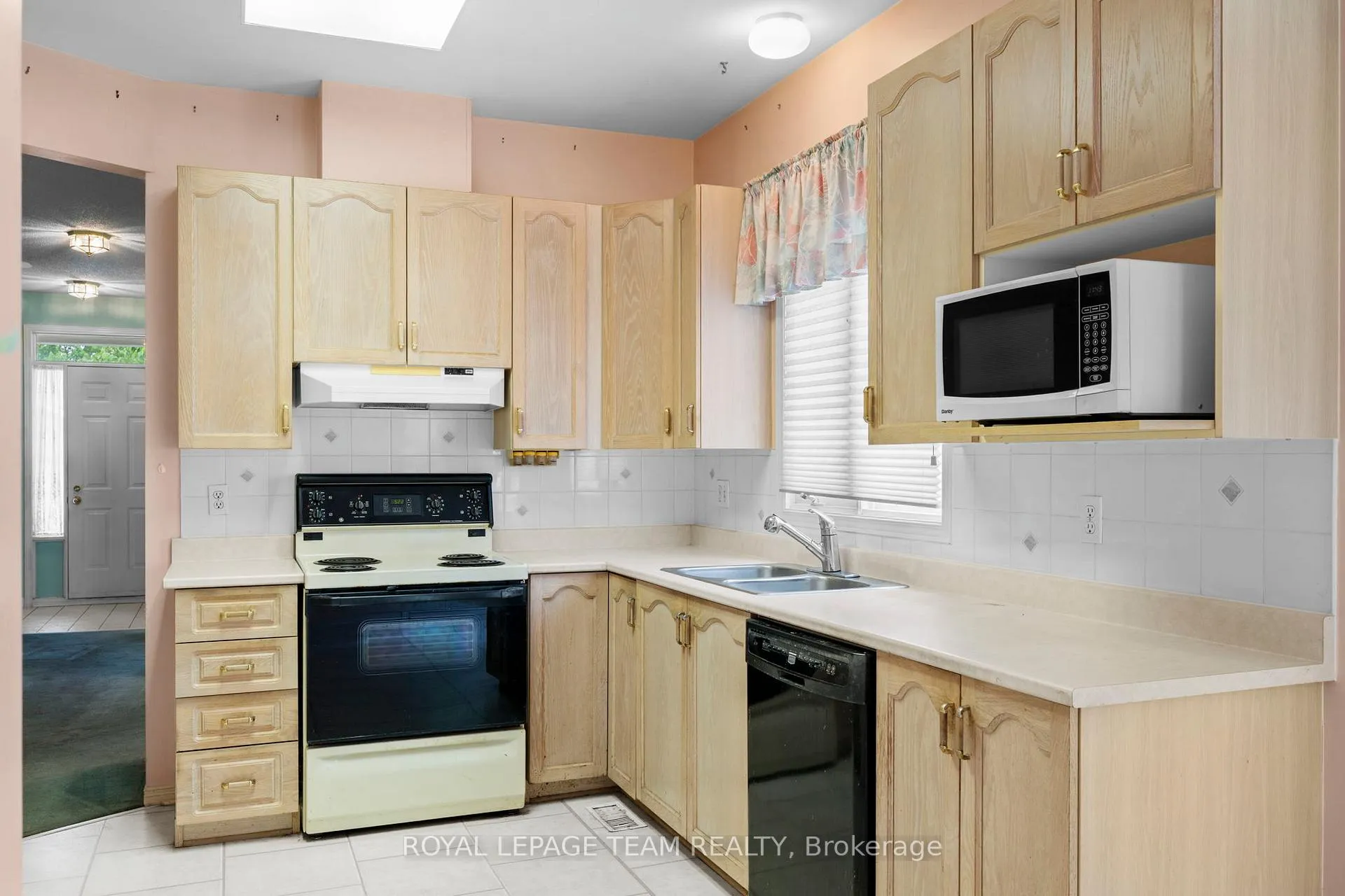 Photo 18 of 41 Billingham Crescent, Ottawa, Kanata - Morgan's Grant/South March — HOMEH