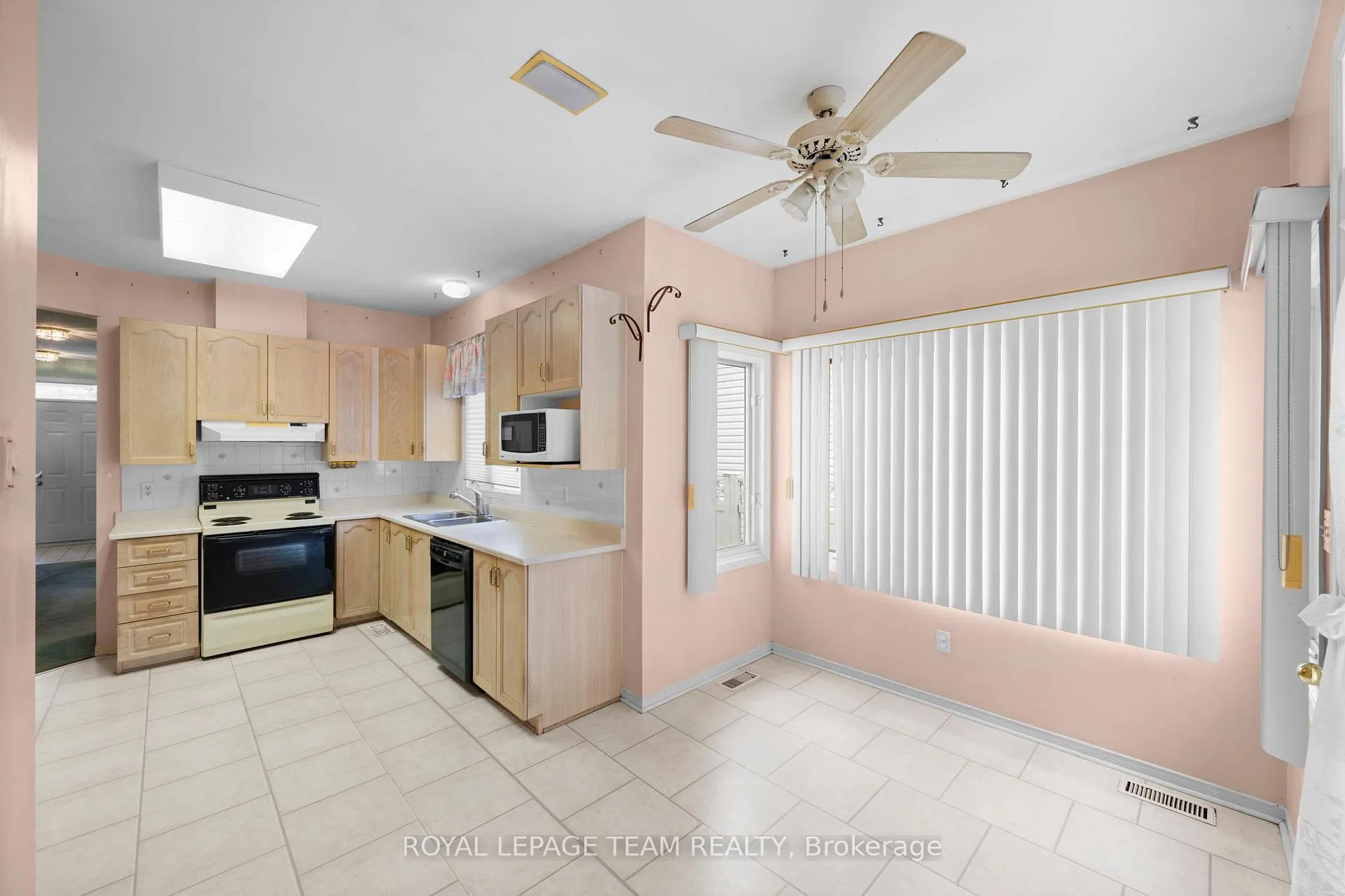 Photo 19 of 41 Billingham Crescent, Ottawa, Kanata - Morgan's Grant/South March — HOMEH