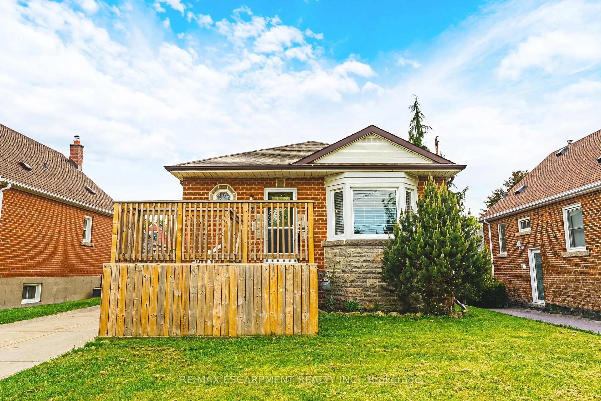 Photo 1 of 280 Montrose Avenue, Hamilton, Rosedale — HOMEH