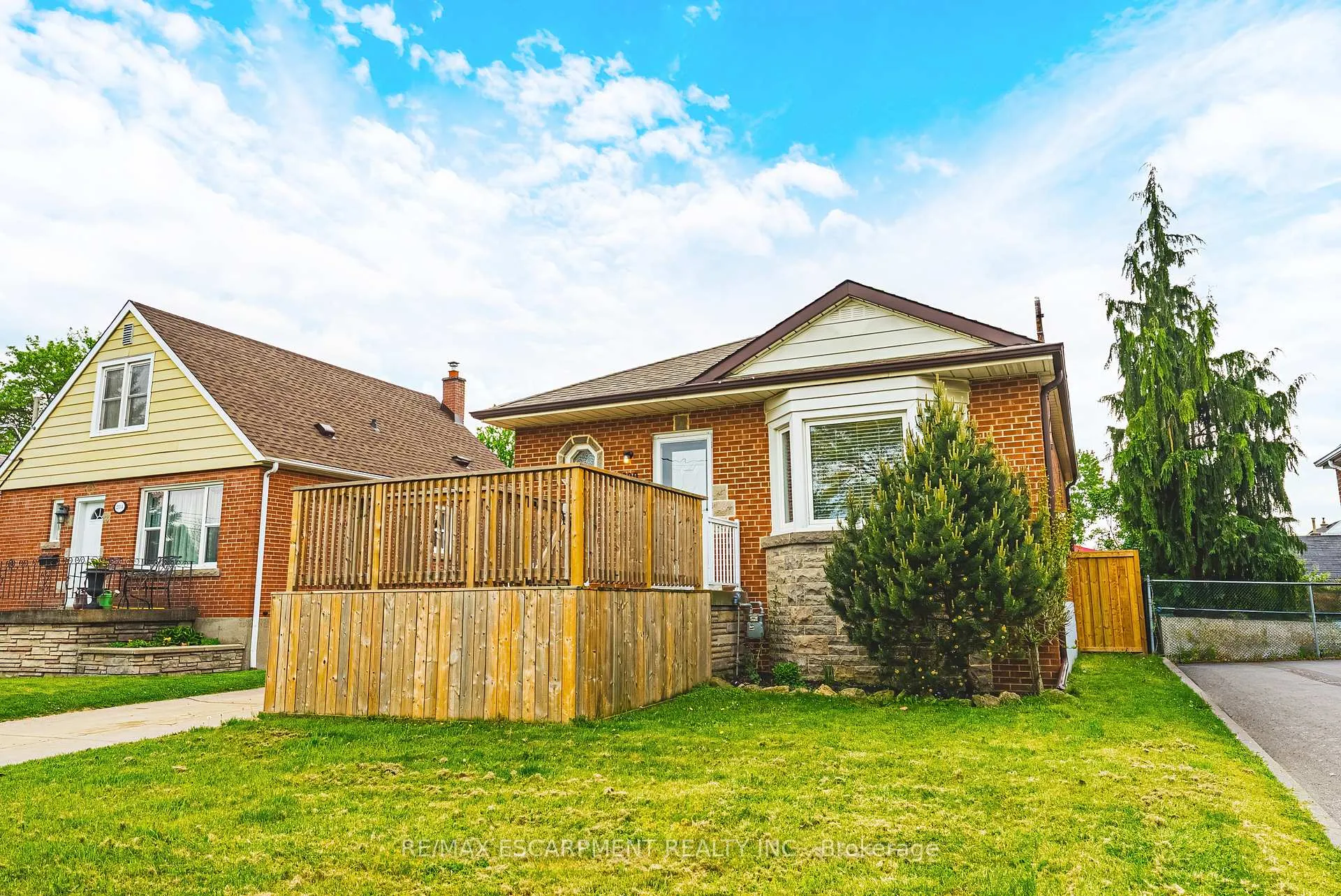 Photo 3 of 280 Montrose Avenue, Hamilton, Rosedale — HOMEH