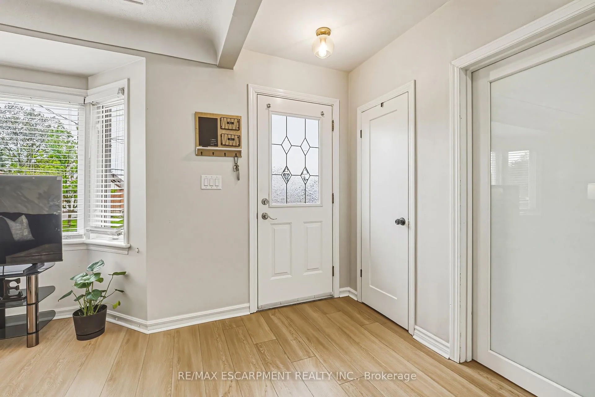 Photo 4 of 280 Montrose Avenue, Hamilton, Rosedale — HOMEH
