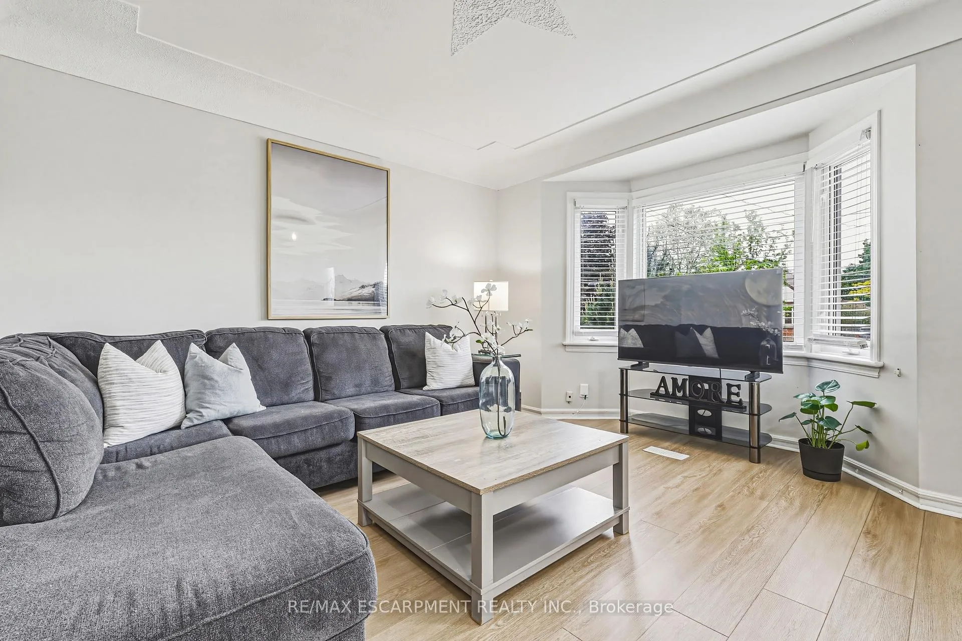 Photo 5 of 280 Montrose Avenue, Hamilton, Rosedale — HOMEH