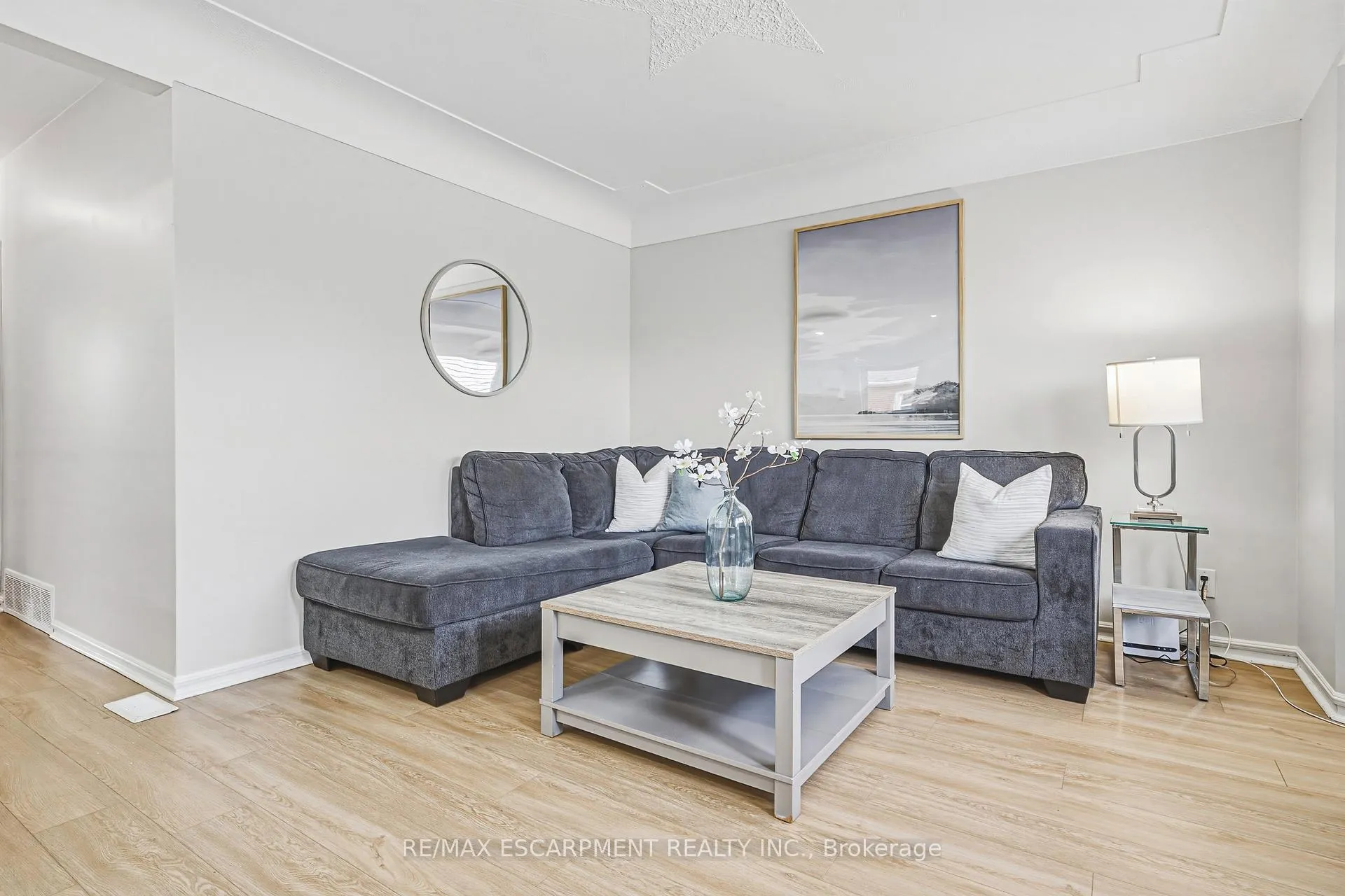 Photo 6 of 280 Montrose Avenue, Hamilton, Rosedale — HOMEH
