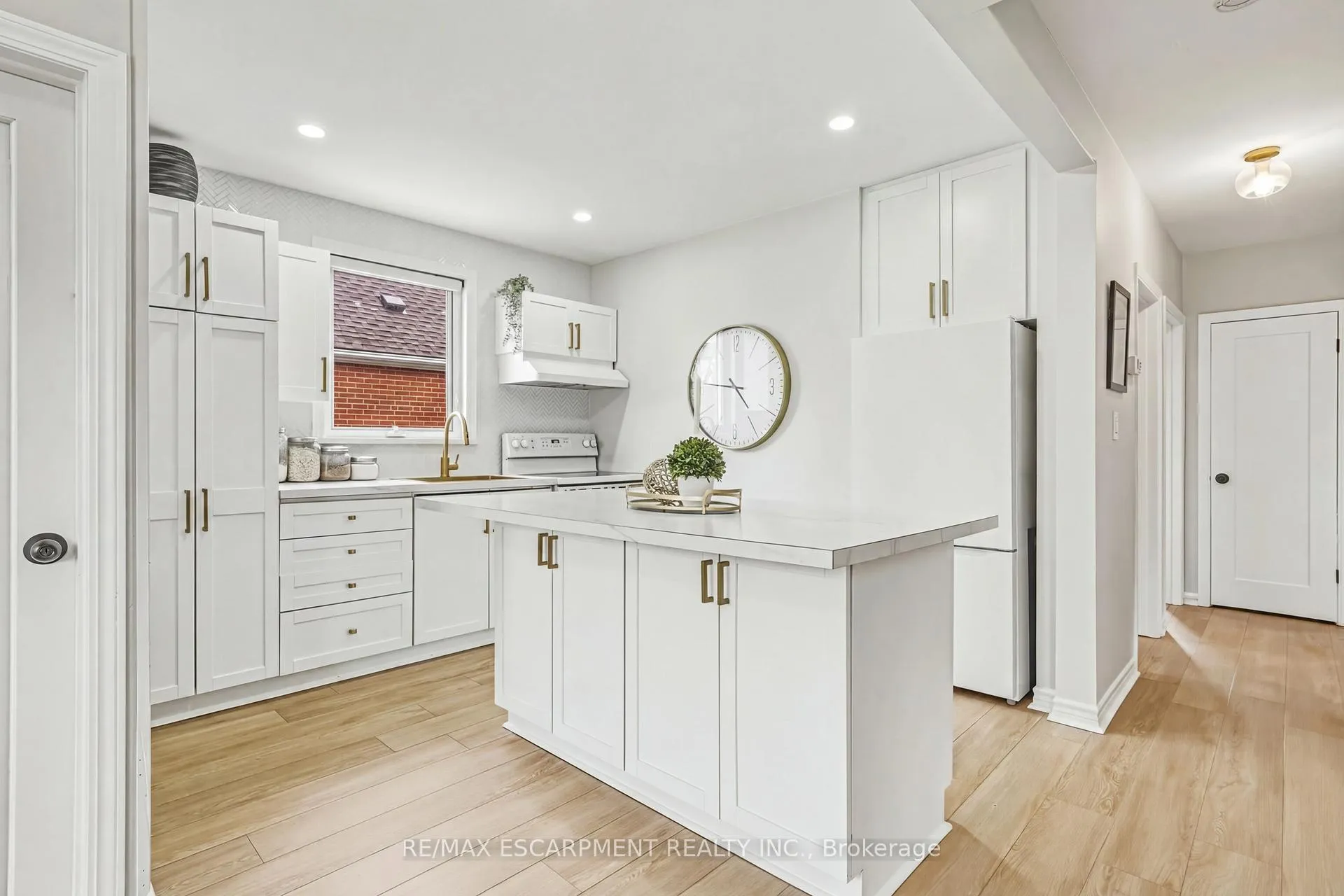 Photo 7 of 280 Montrose Avenue, Hamilton, Rosedale — HOMEH