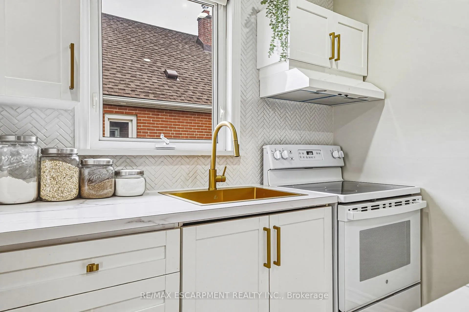 Photo 8 of 280 Montrose Avenue, Hamilton, Rosedale — HOMEH
