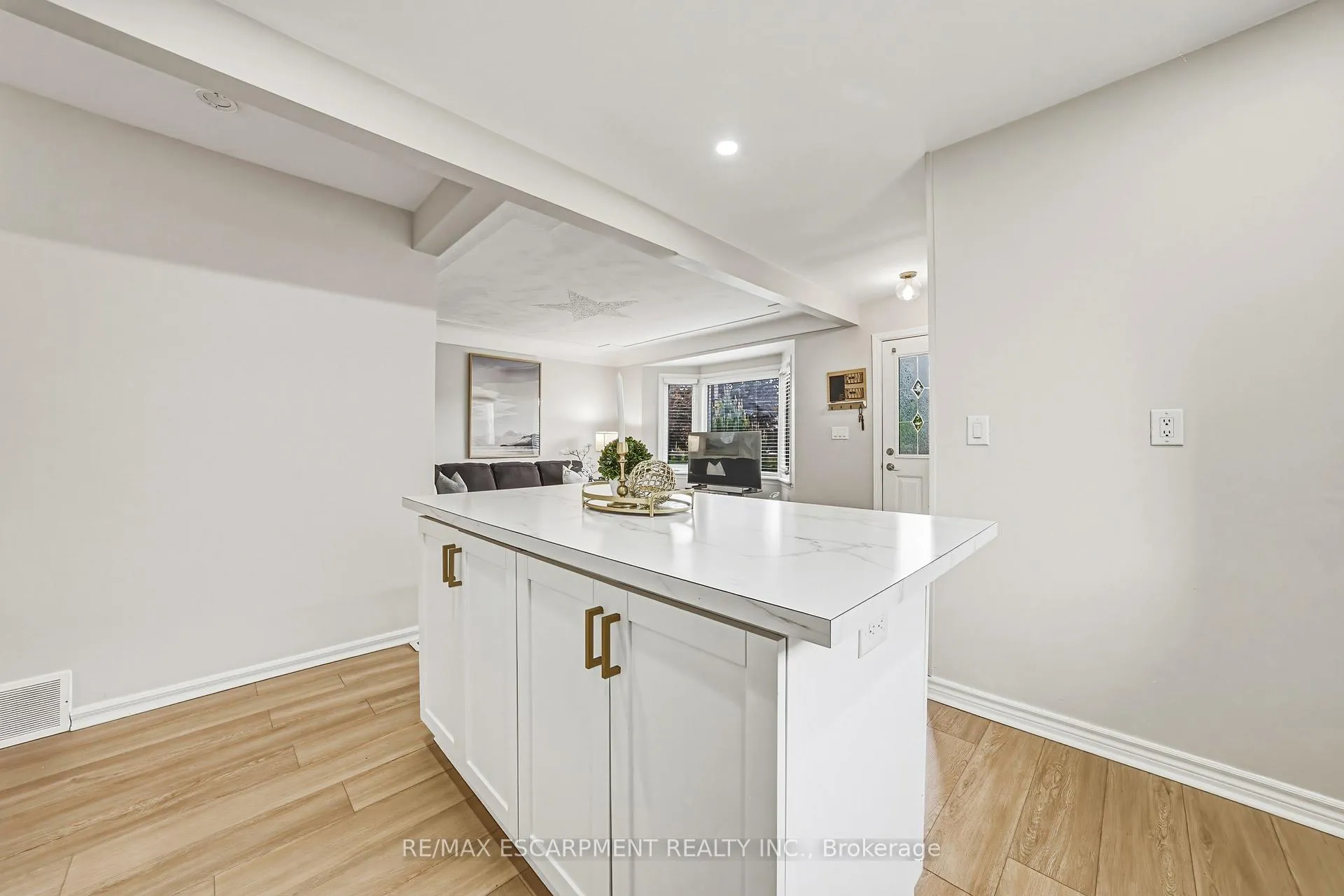 Photo 9 of 280 Montrose Avenue, Hamilton, Rosedale — HOMEH