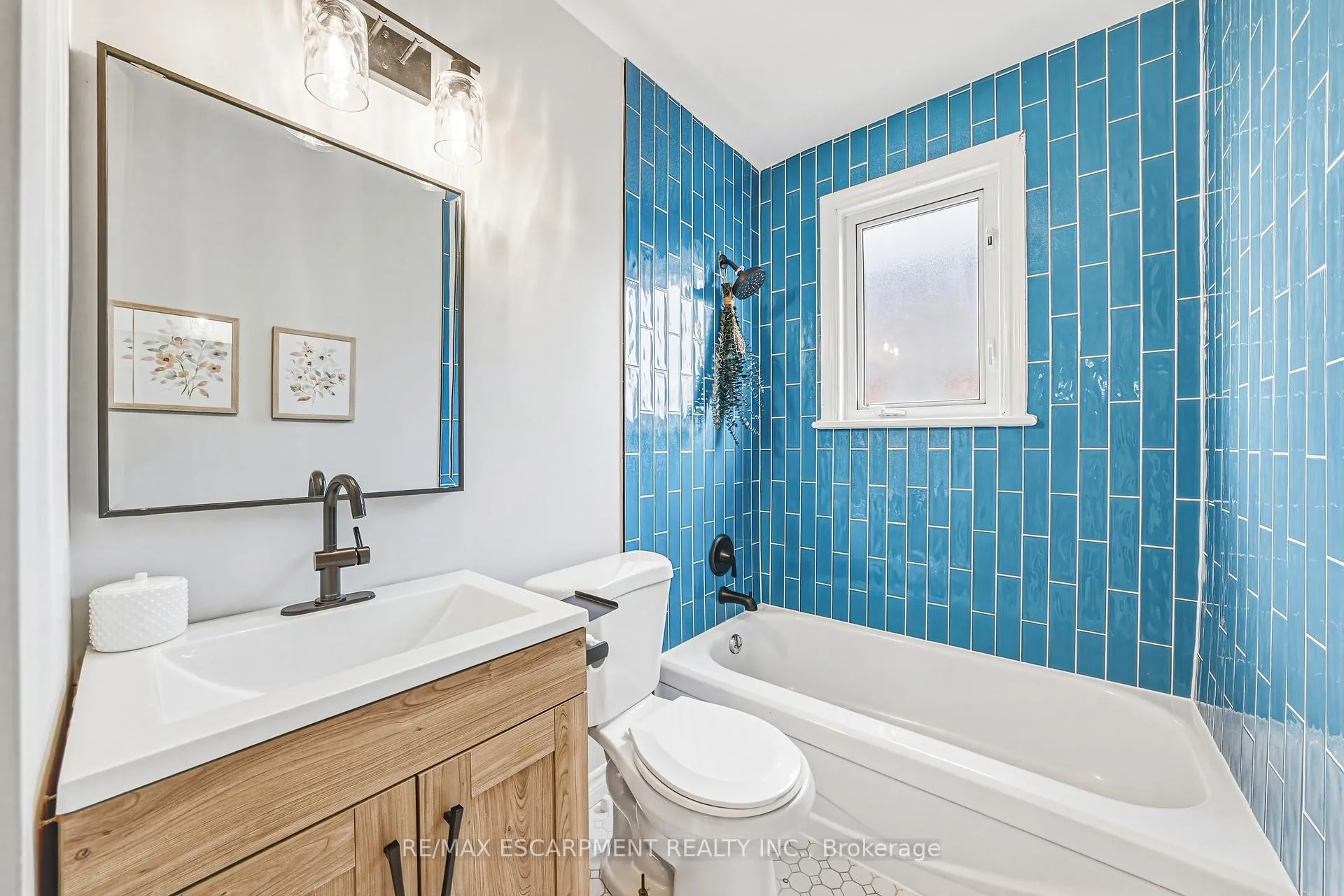 Photo 14 of 280 Montrose Avenue, Hamilton, Rosedale — HOMEH