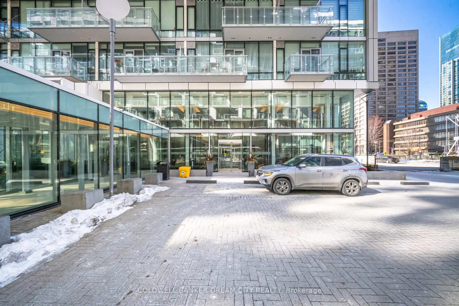 Photo 2 of Unit 837, 39 Queens Quay E, Toronto, Waterfront Communities — HOMEH