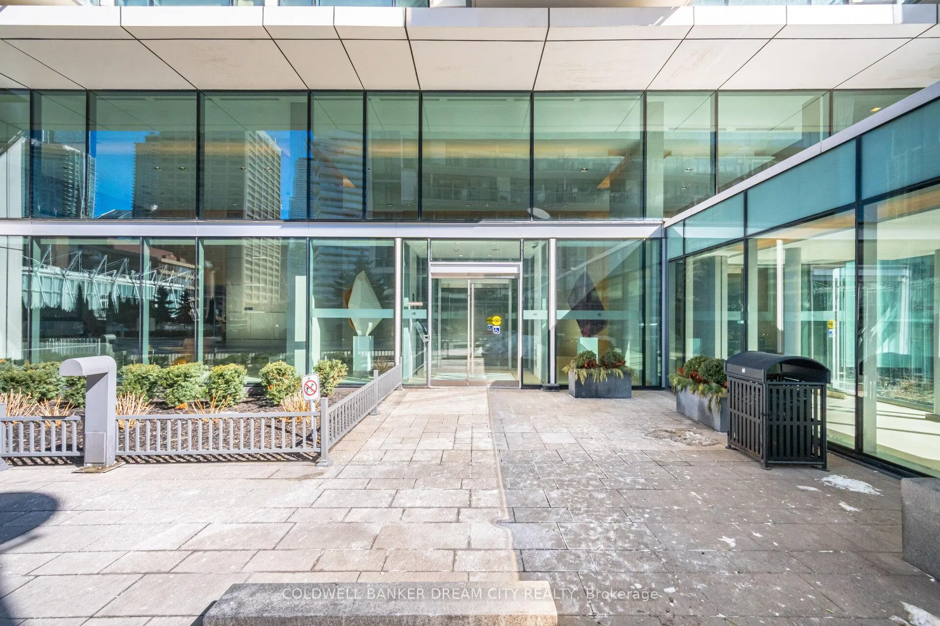 Photo 3 of Unit 837, 39 Queens Quay E, Toronto, Waterfront Communities — HOMEH