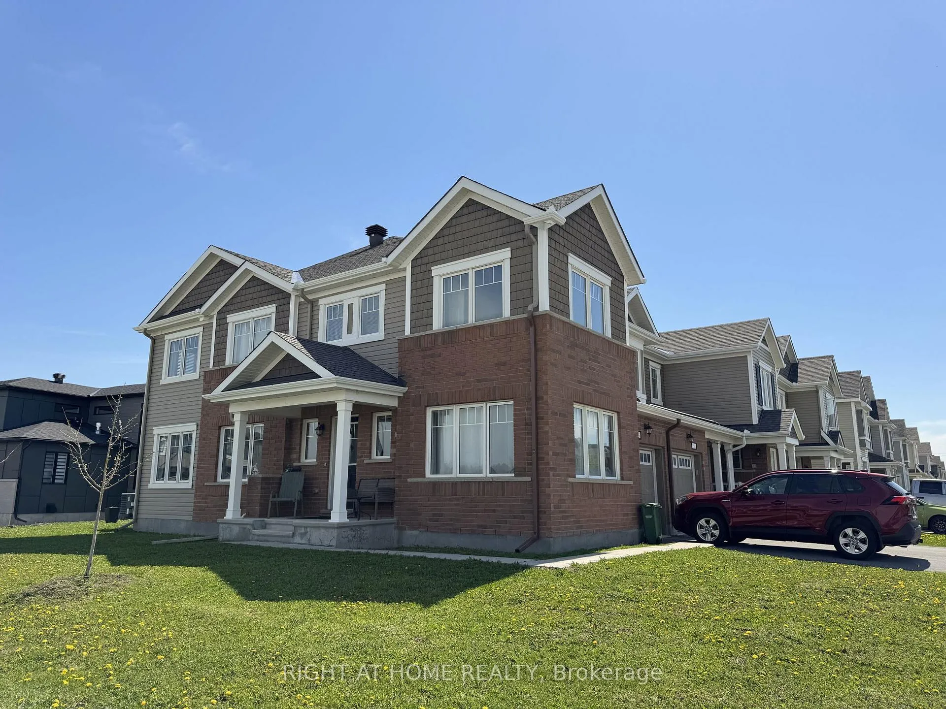 Photo 4 of 153 Cranesbill Road, Ottawa, Kanata - Emerald Meadows/Trailwest — HOMEH