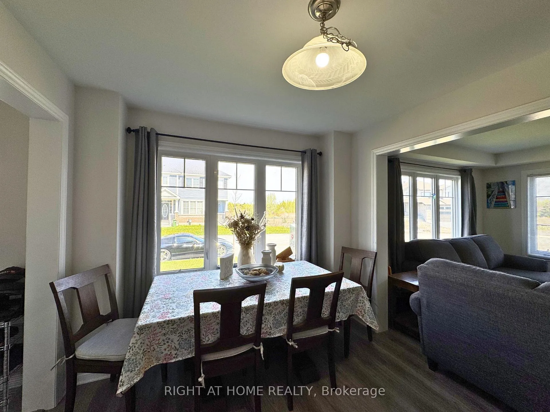 Photo 11 of 153 Cranesbill Road, Ottawa, Kanata - Emerald Meadows/Trailwest — HOMEH