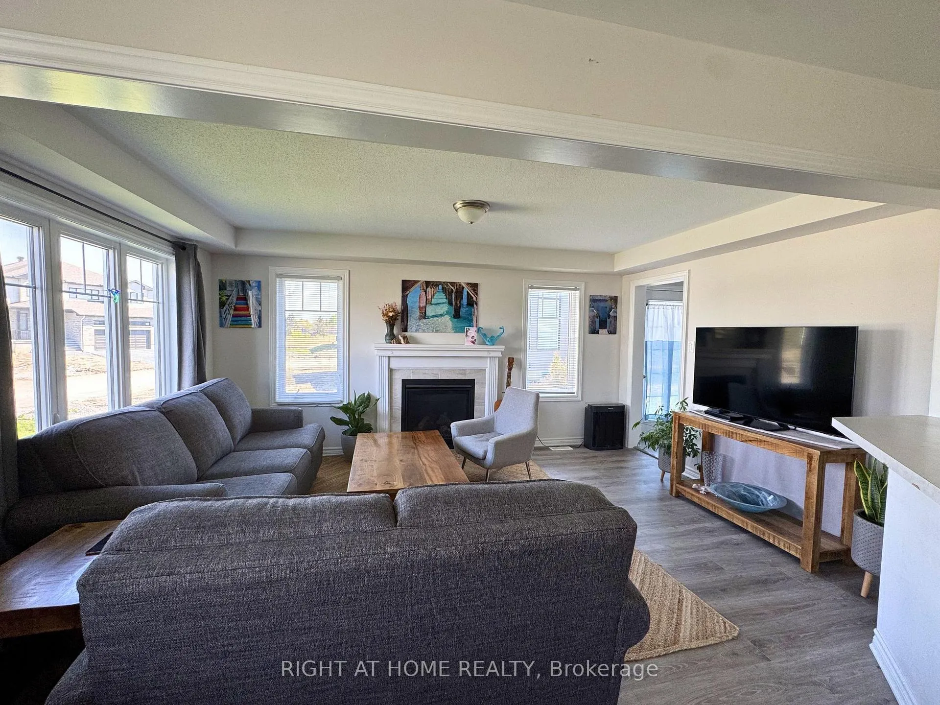 Photo 12 of 153 Cranesbill Road, Ottawa, Kanata - Emerald Meadows/Trailwest — HOMEH