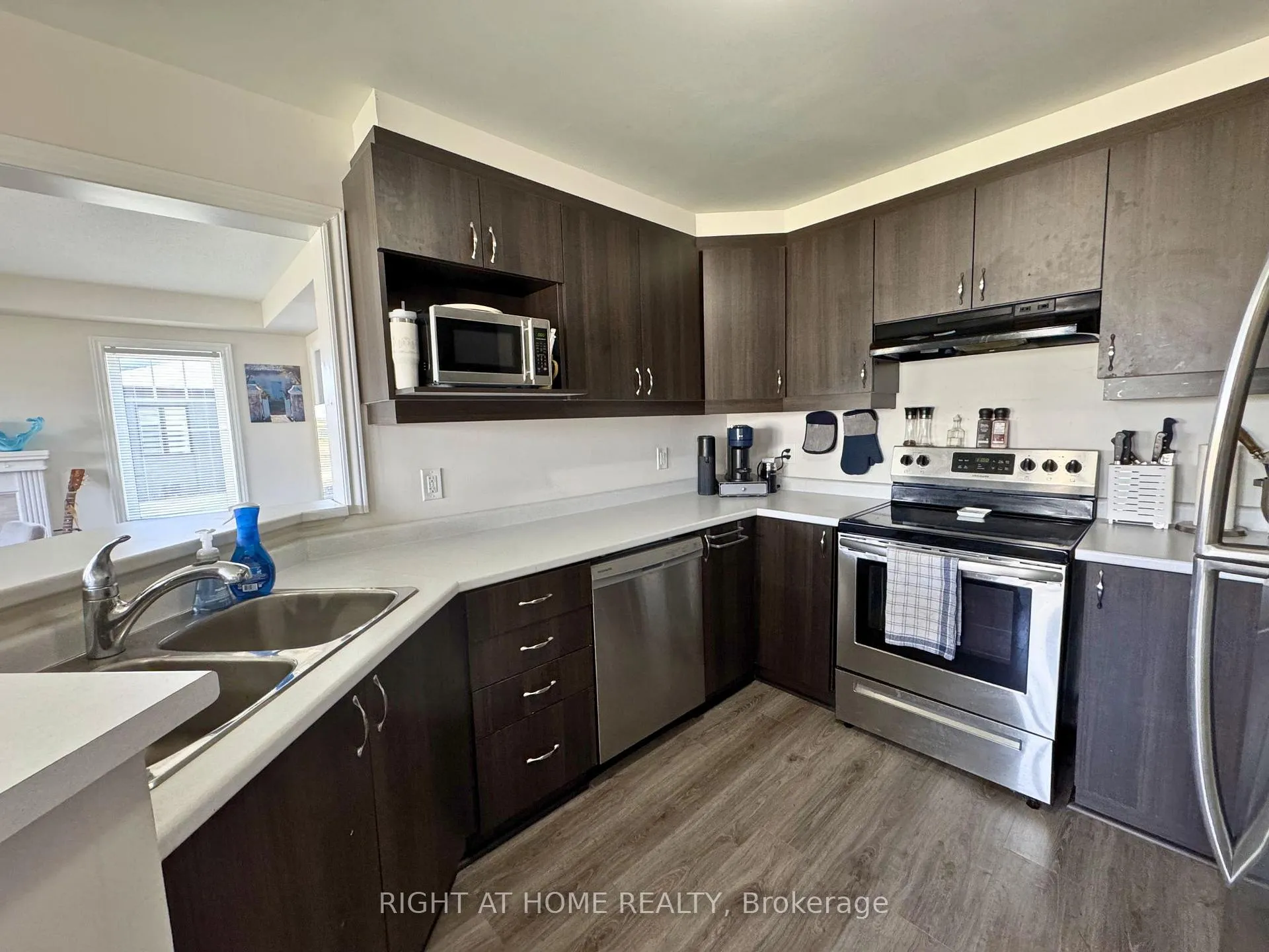 Photo 14 of 153 Cranesbill Road, Ottawa, Kanata - Emerald Meadows/Trailwest — HOMEH