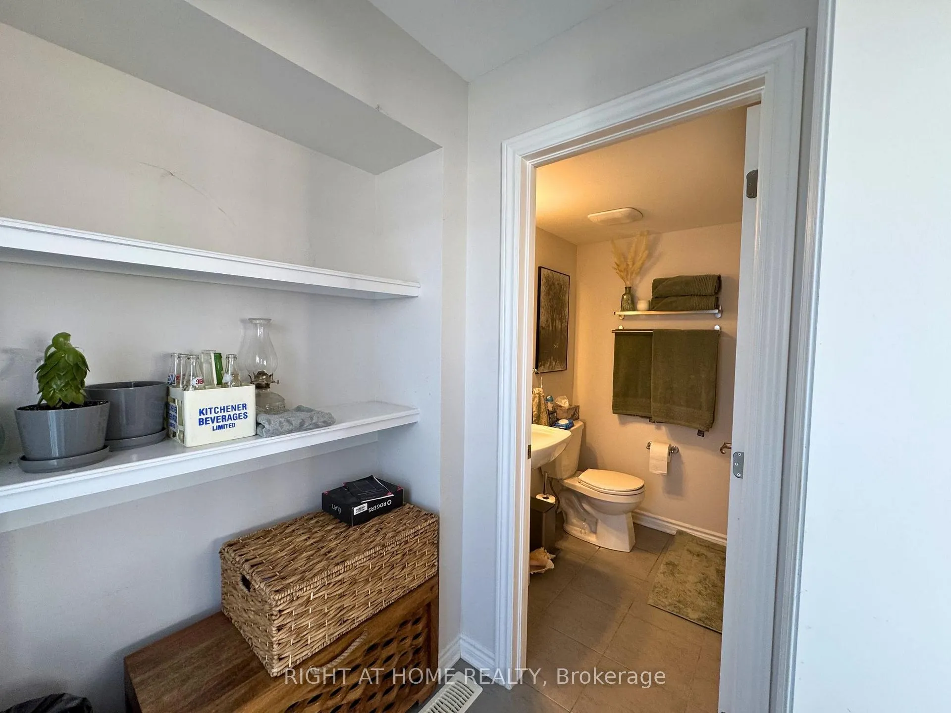 Photo 15 of 153 Cranesbill Road, Ottawa, Kanata - Emerald Meadows/Trailwest — HOMEH