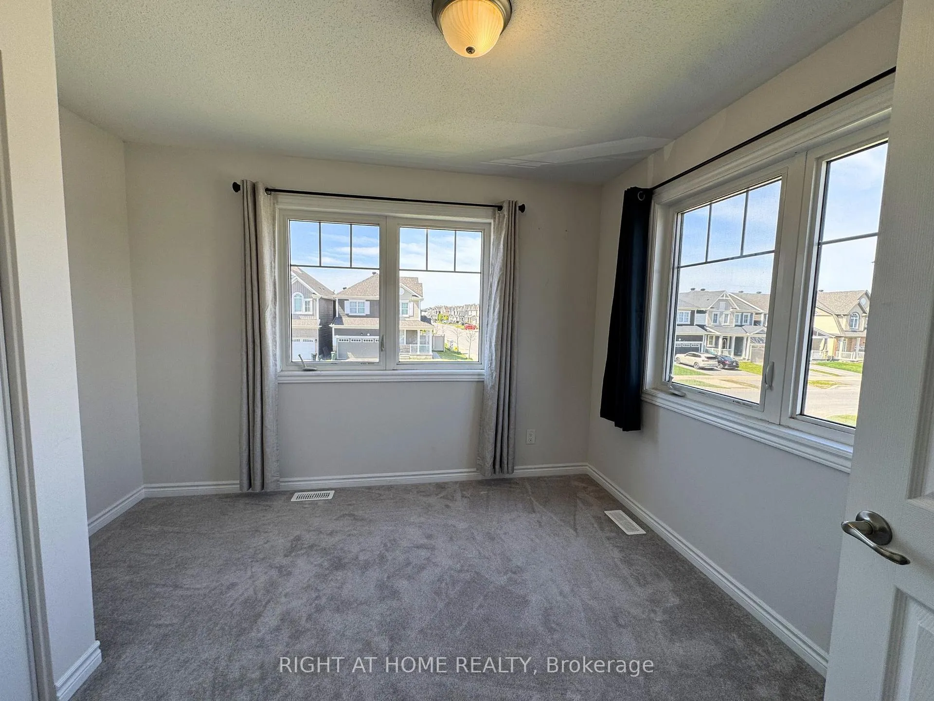 Photo 20 of 153 Cranesbill Road, Ottawa, Kanata - Emerald Meadows/Trailwest — HOMEH