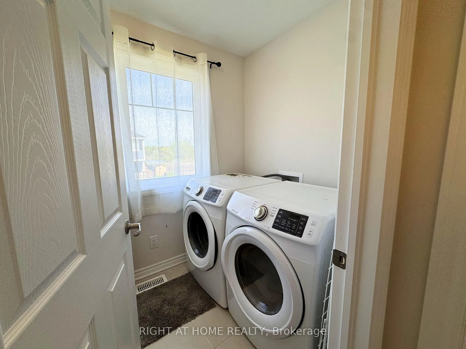 Photo 22 of 153 Cranesbill Road, Ottawa, Kanata - Emerald Meadows/Trailwest — HOMEH