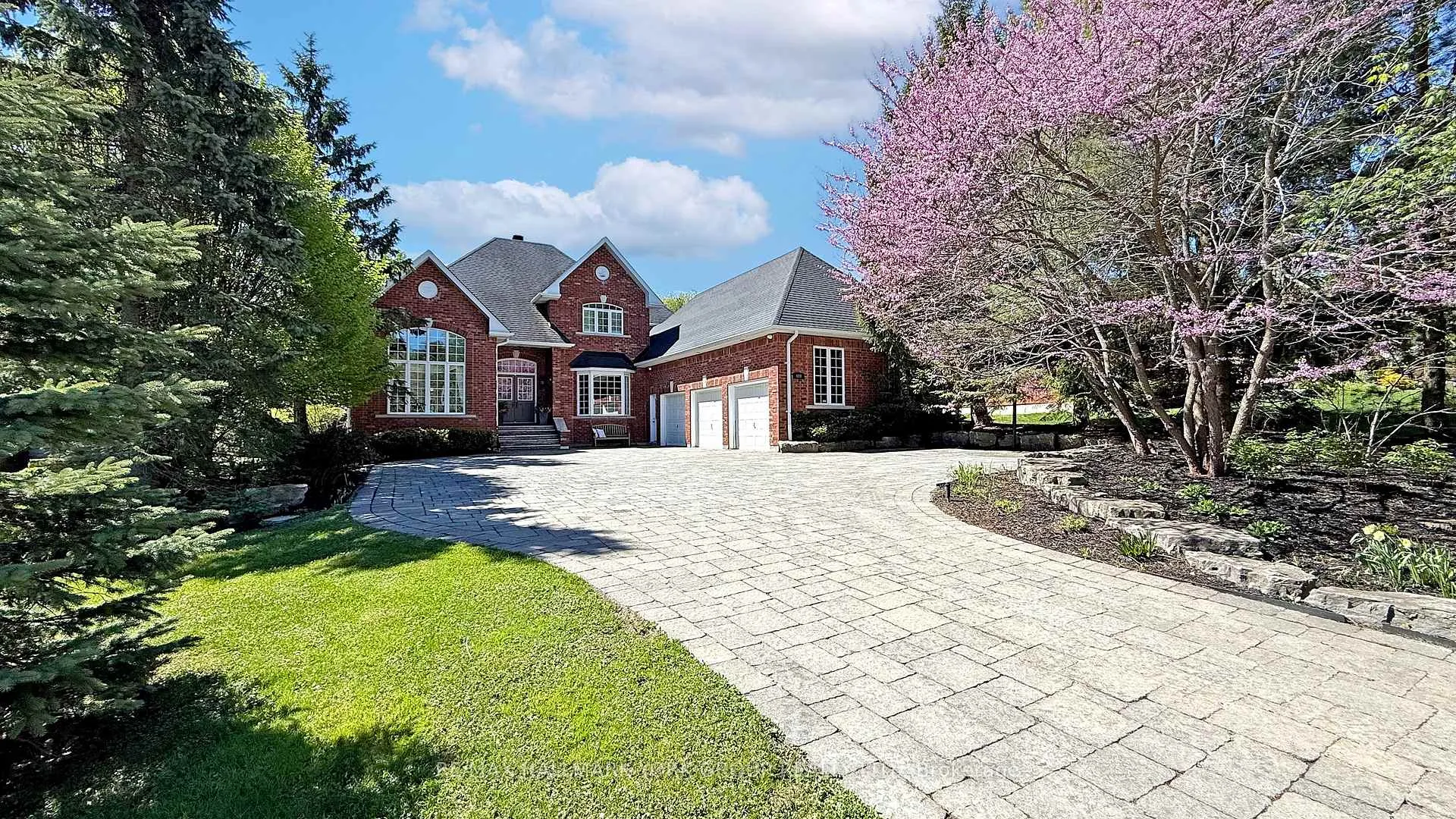 Photo 2 of 400 Coventry Hill Trail, Newmarket, Summerhill Estates — HOMEH
