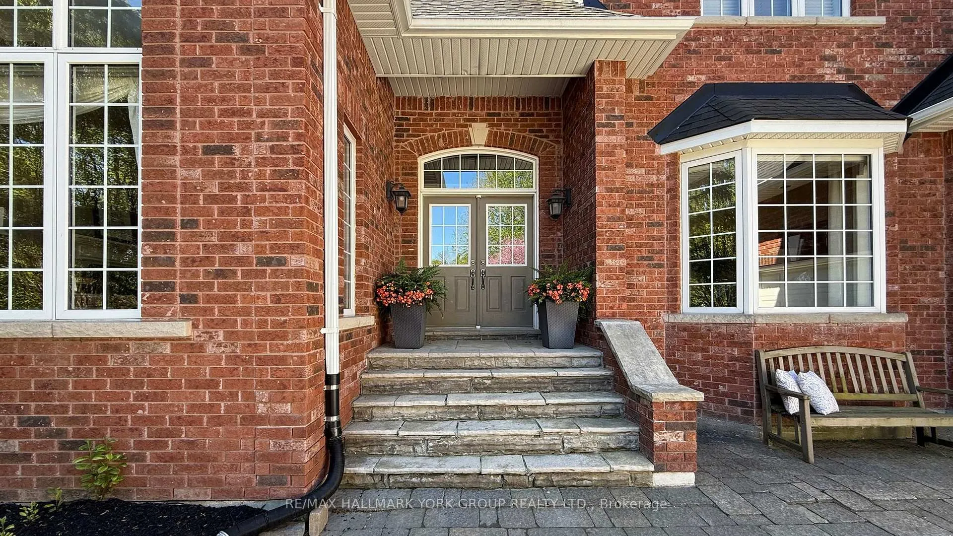 Photo 3 of 400 Coventry Hill Trail, Newmarket, Summerhill Estates — HOMEH