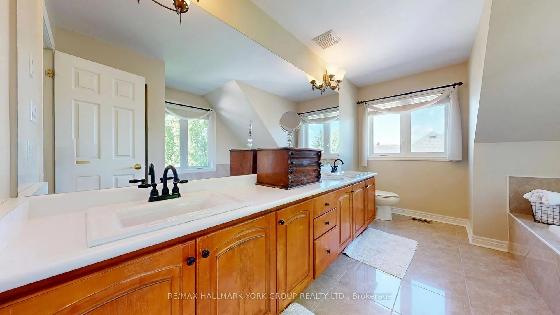 Photo 22 of 400 Coventry Hill Trail, Newmarket, Summerhill Estates — HOMEH