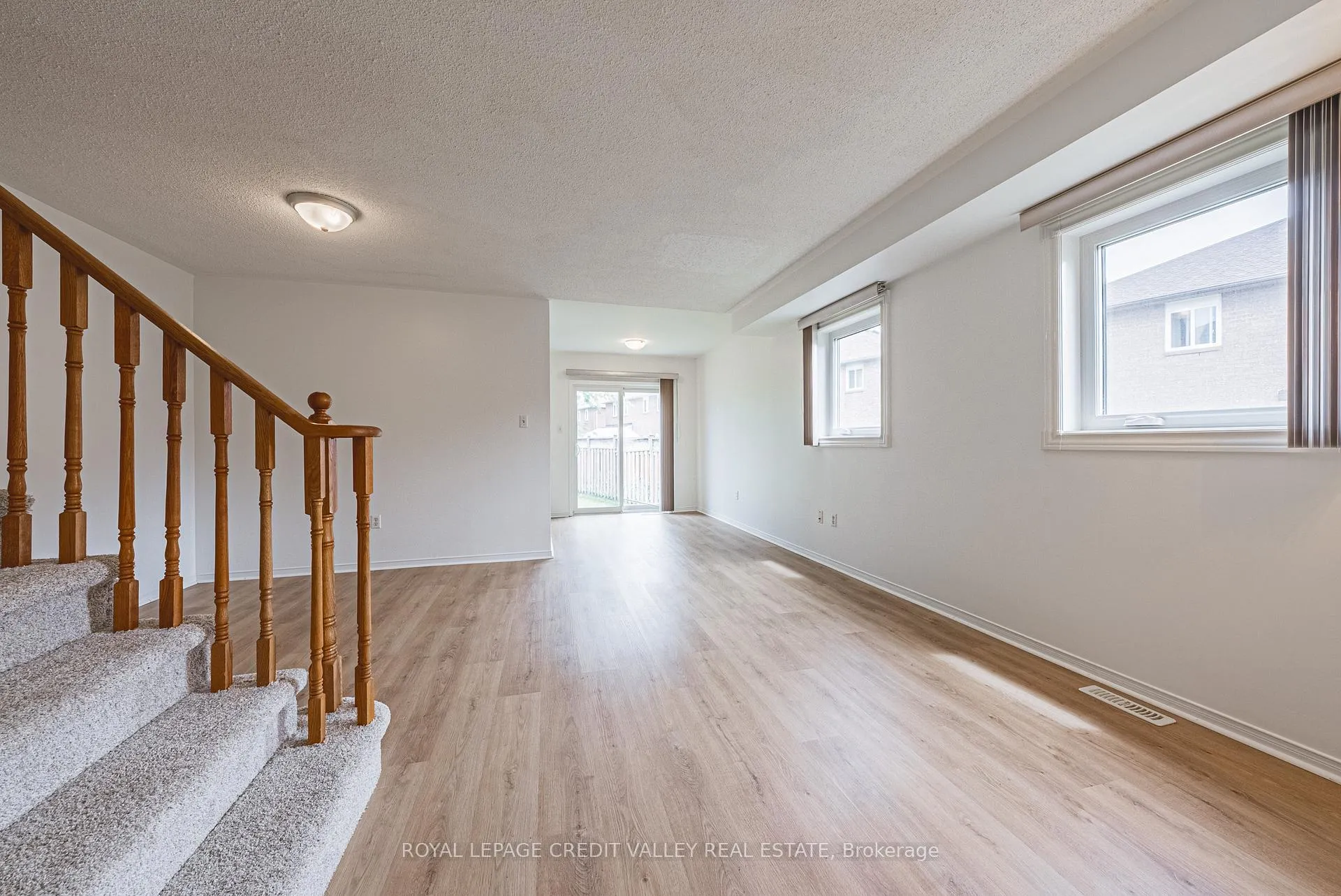 Photo 7 of 155 Saddletree Trail, Brampton, Brampton West — HOMEH