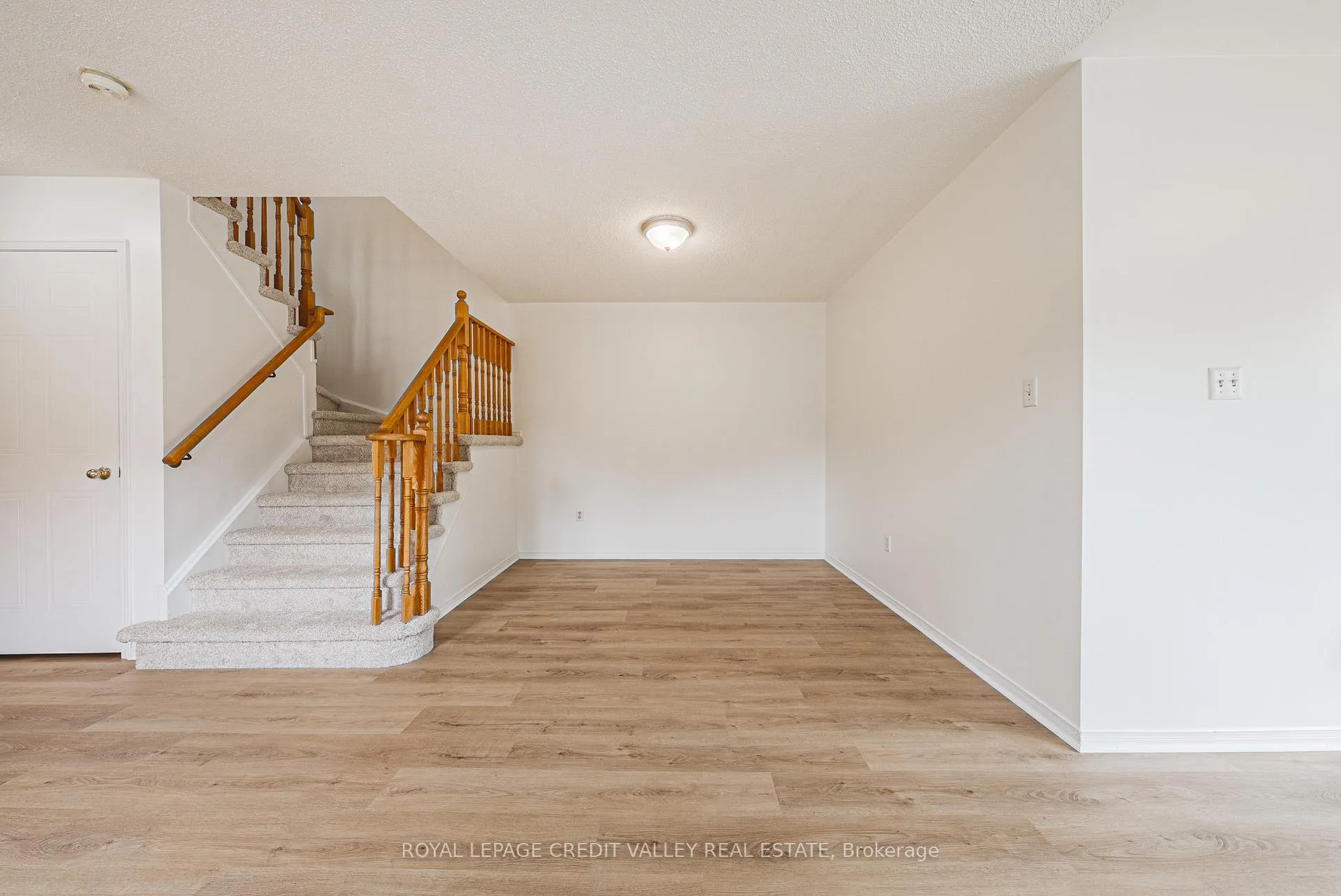 Photo 10 of 155 Saddletree Trail, Brampton, Brampton West — HOMEH