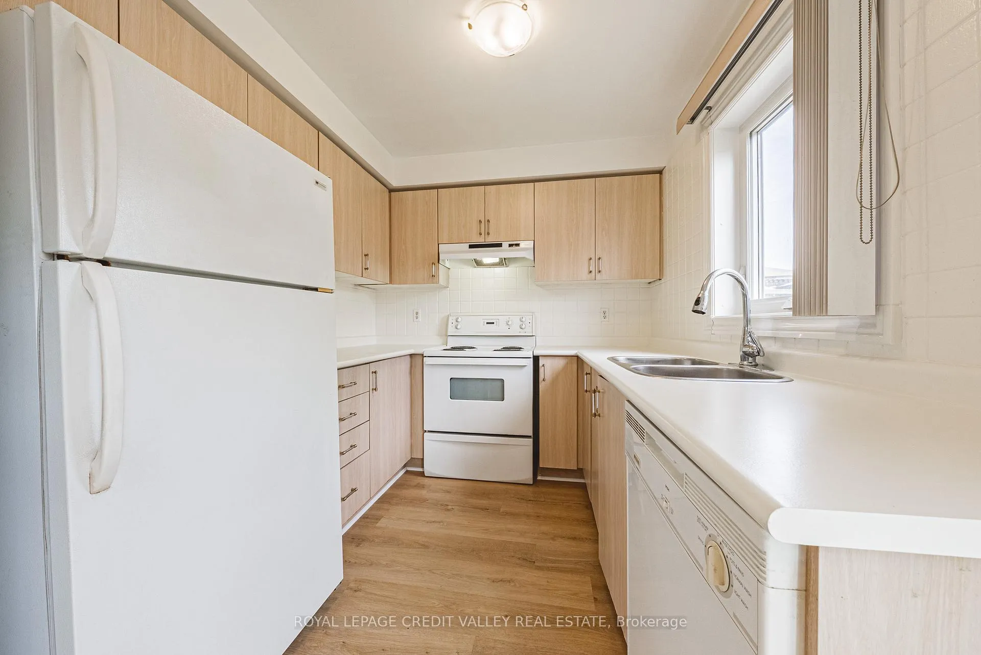 Photo 11 of 155 Saddletree Trail, Brampton, Brampton West — HOMEH