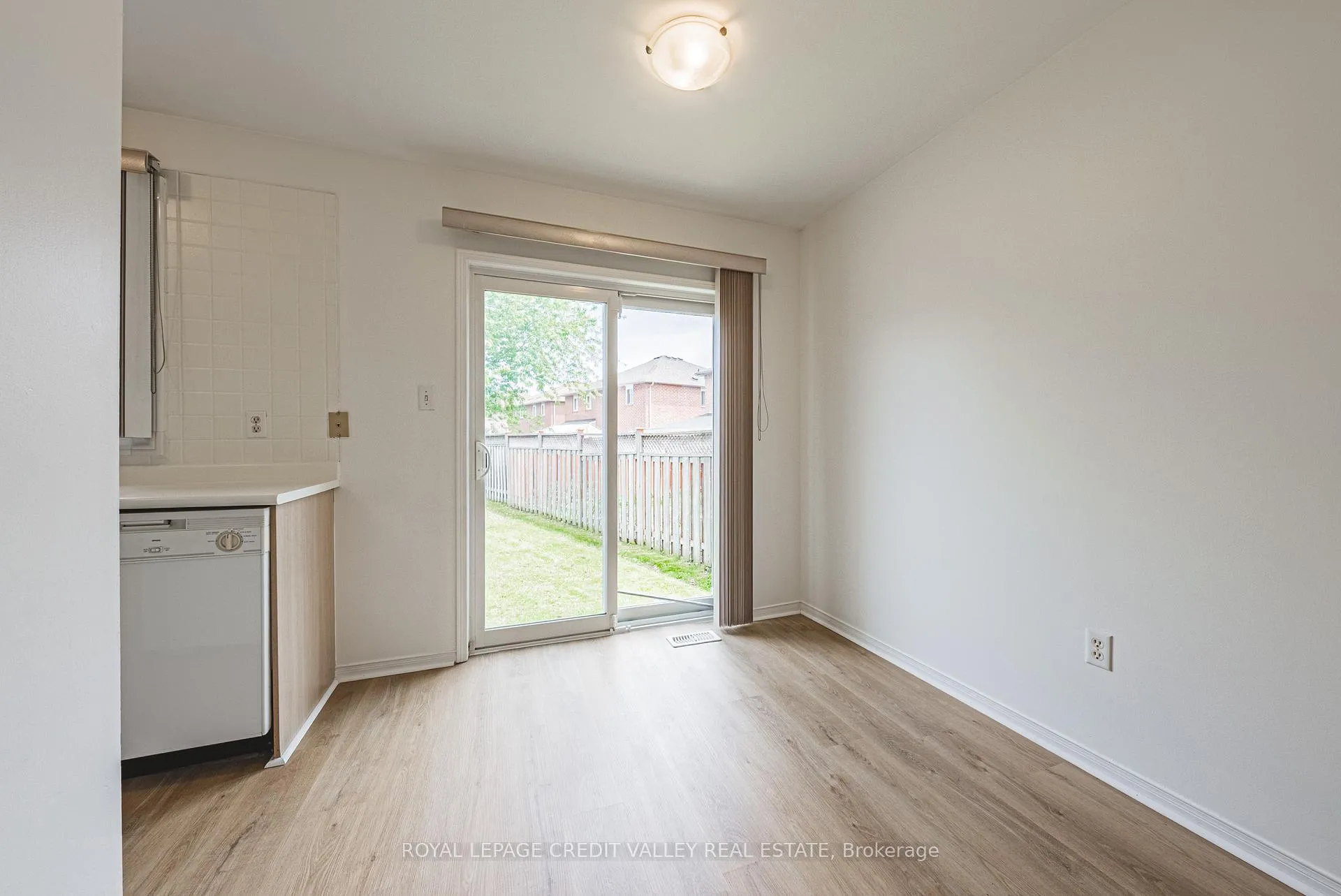 Photo 12 of 155 Saddletree Trail, Brampton, Brampton West — HOMEH
