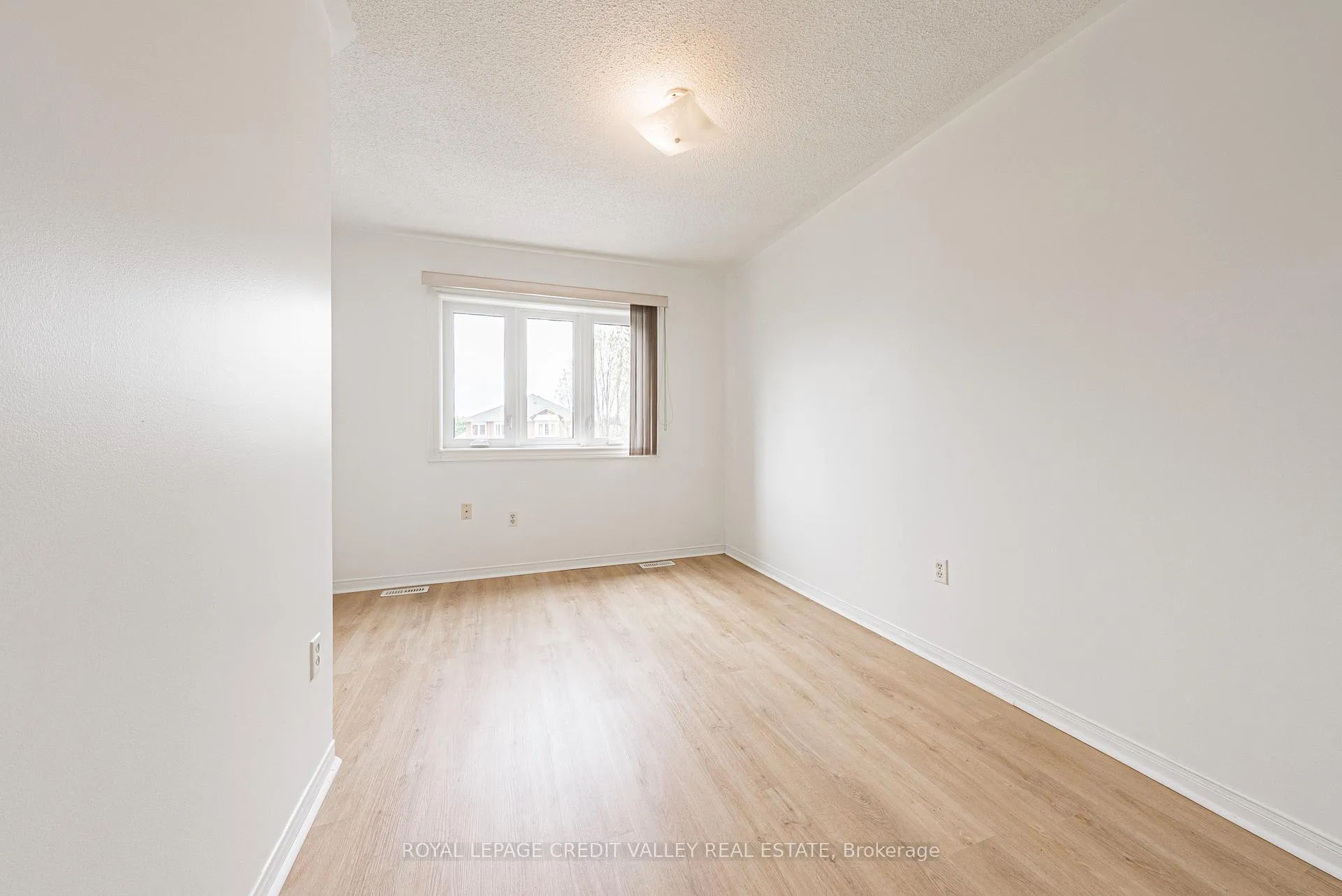 Photo 16 of 155 Saddletree Trail, Brampton, Brampton West — HOMEH