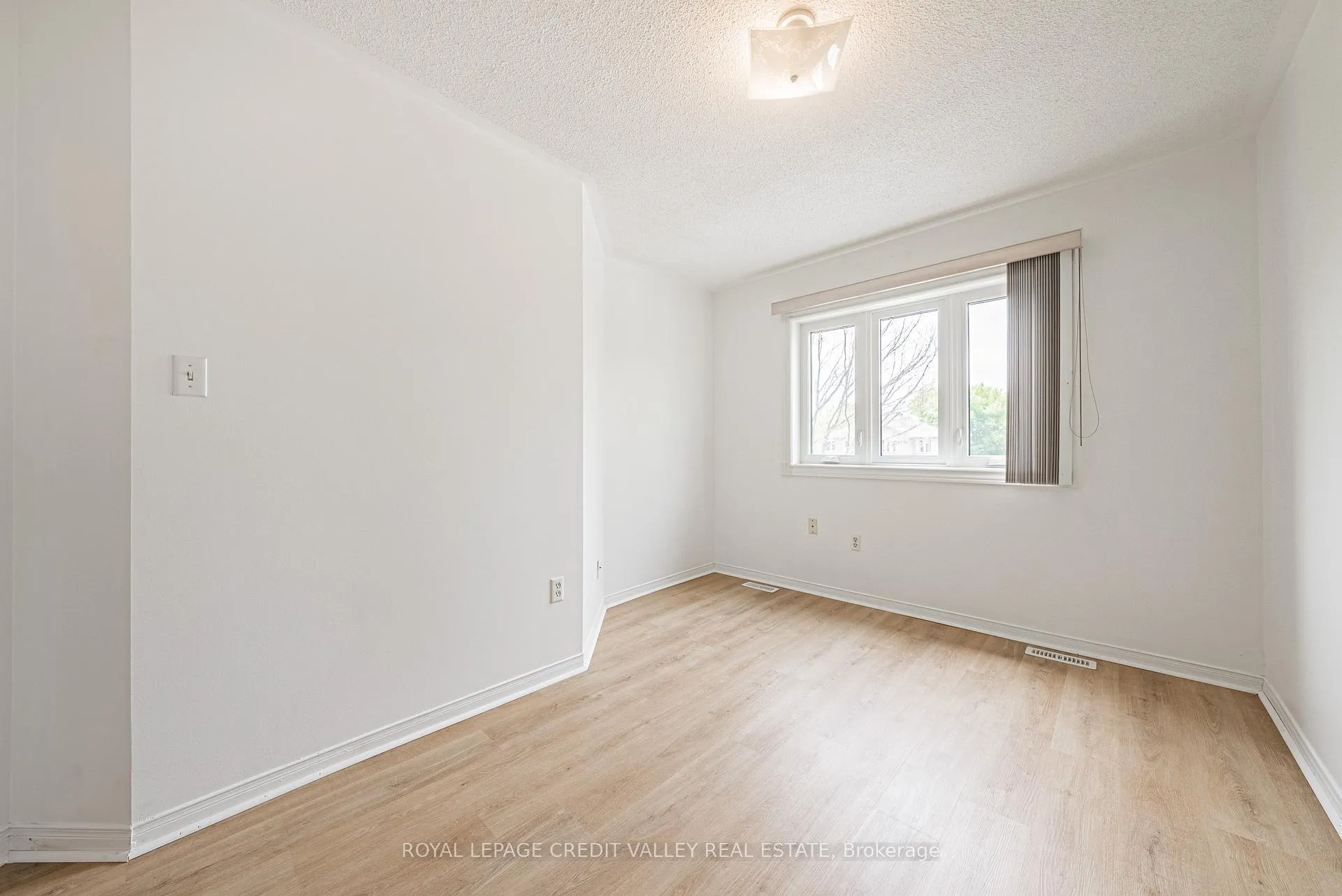 Photo 18 of 155 Saddletree Trail, Brampton, Brampton West — HOMEH