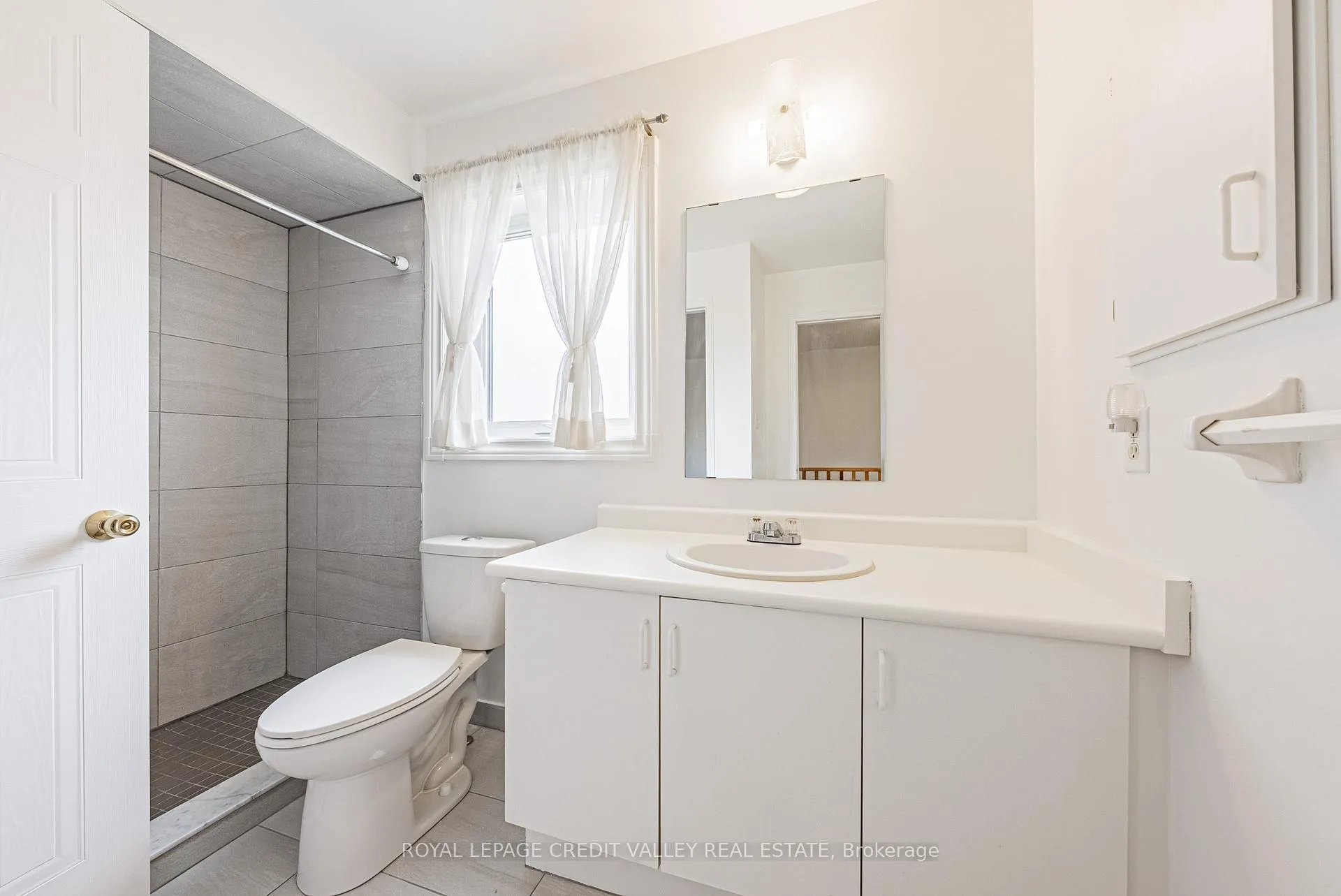 Photo 19 of 155 Saddletree Trail, Brampton, Brampton West — HOMEH