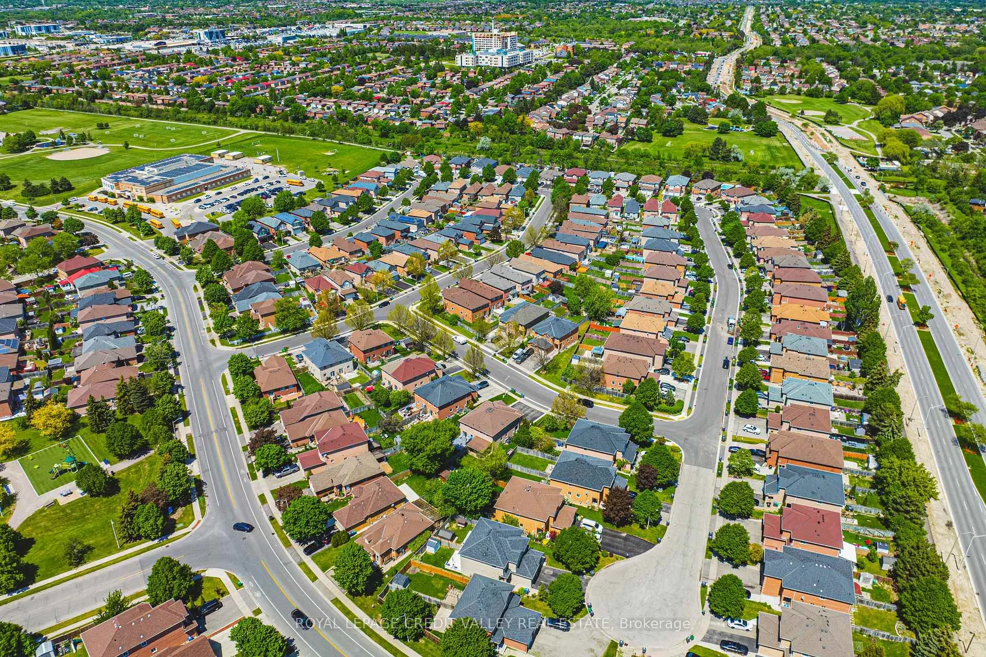 Photo 29 of 155 Saddletree Trail, Brampton, Brampton West — HOMEH