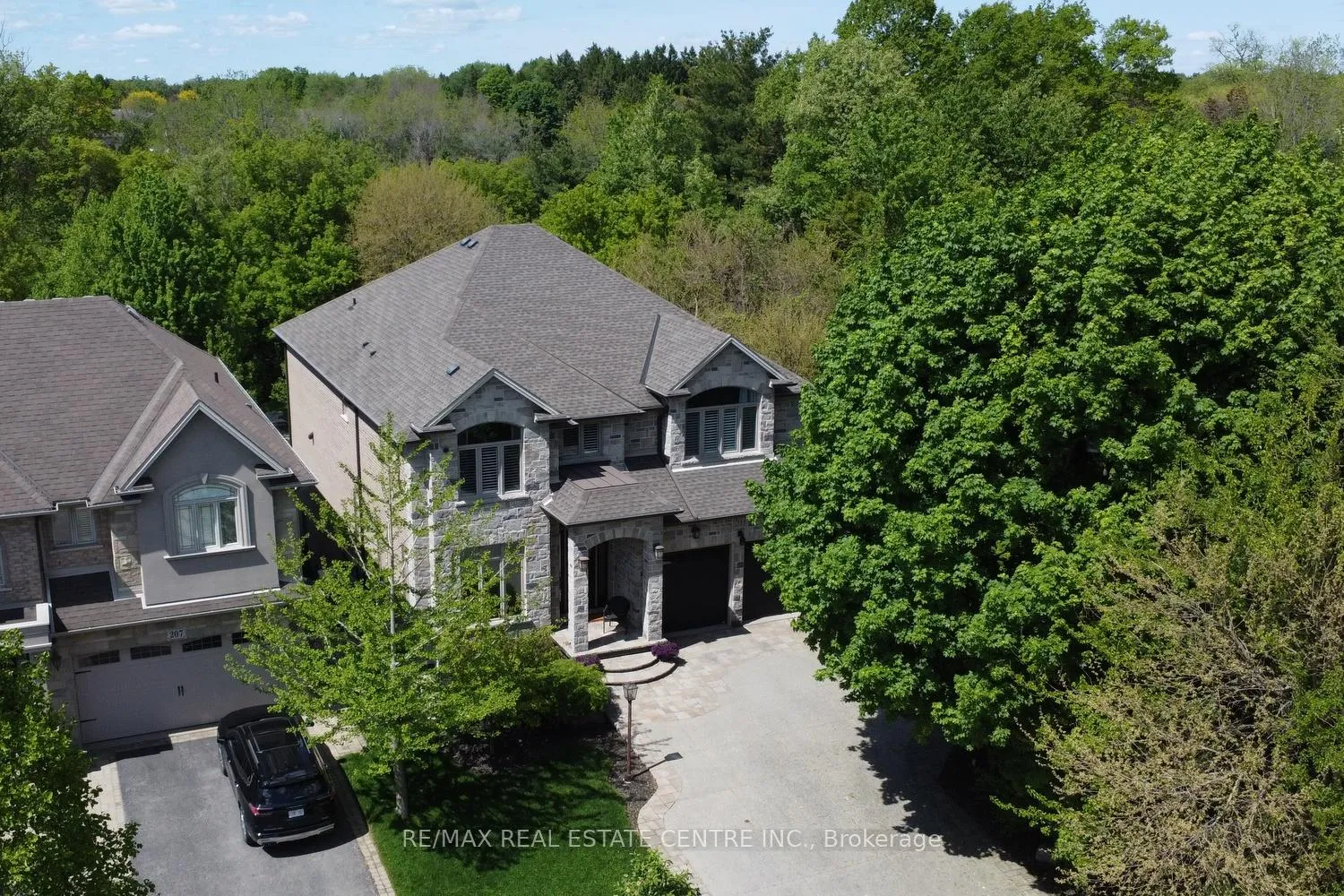 Photo 2 of 211 Tollgate Drive, Hamilton, Ancaster — HOMEH