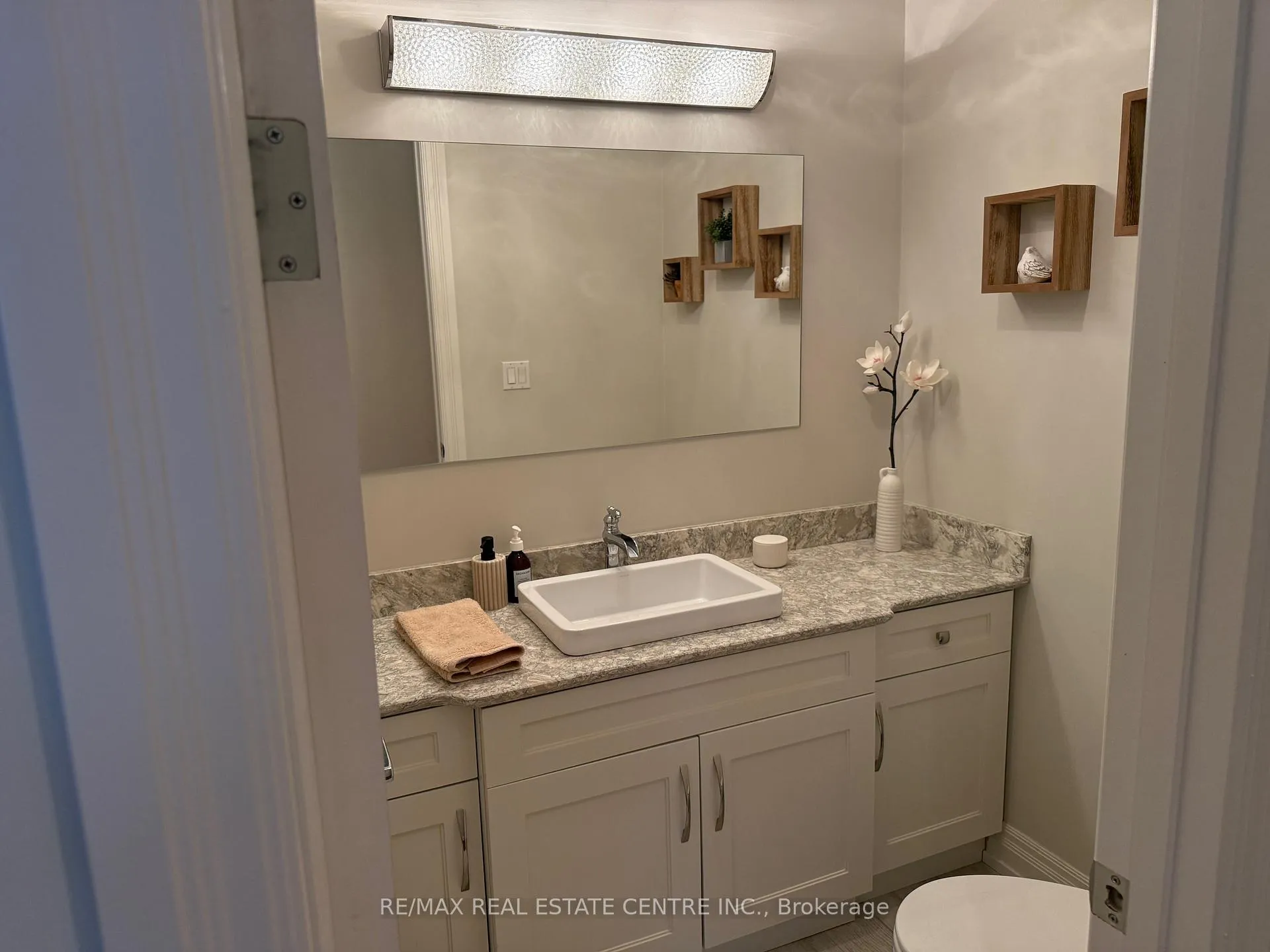 Photo 15 of 211 Tollgate Drive, Hamilton, Ancaster — HOMEH