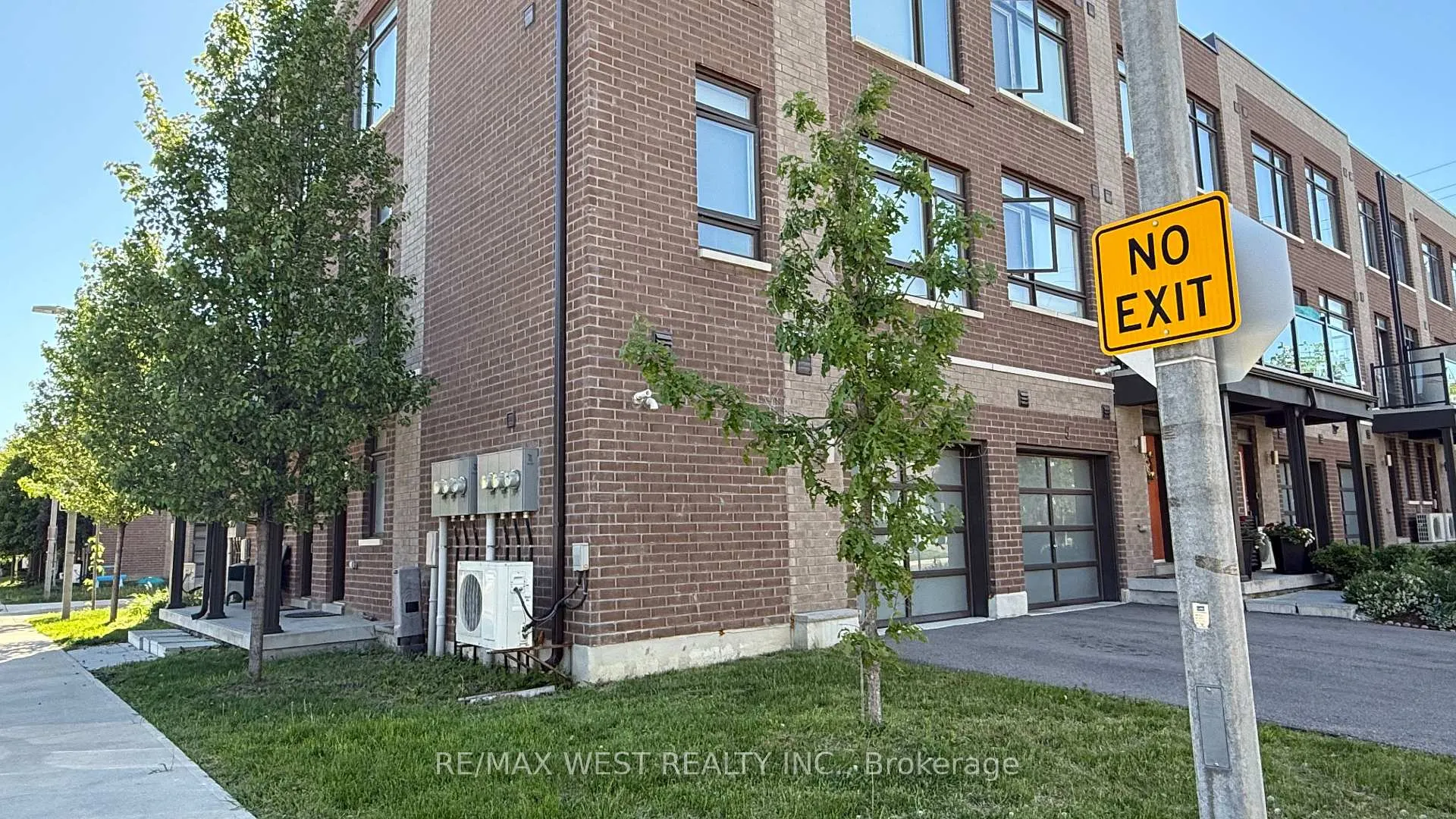 Photo 4 of 1 Allward Street, Vaughan, Vaughan Grove — HOMEH