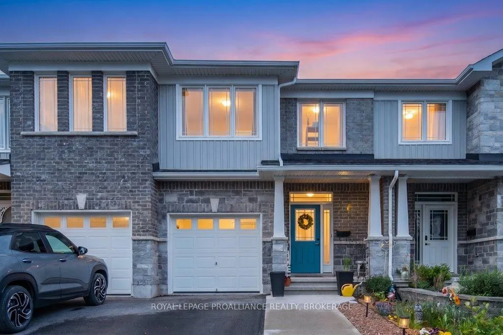 Front of 1560 Davenport Crescent