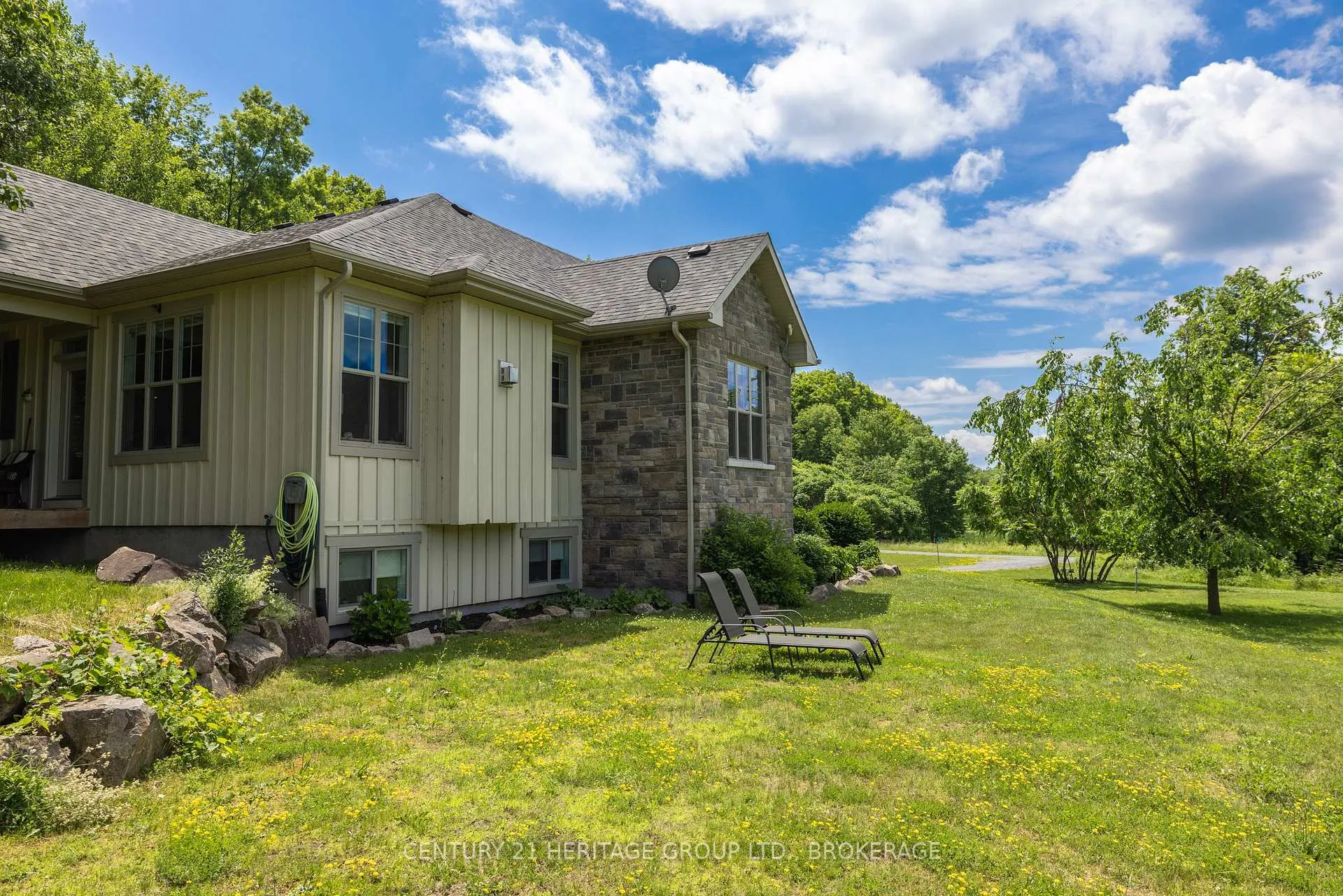 Photo 5 of 1071 Cranberry Cove Lane, Frontenac, Frontenac South — HOMEH