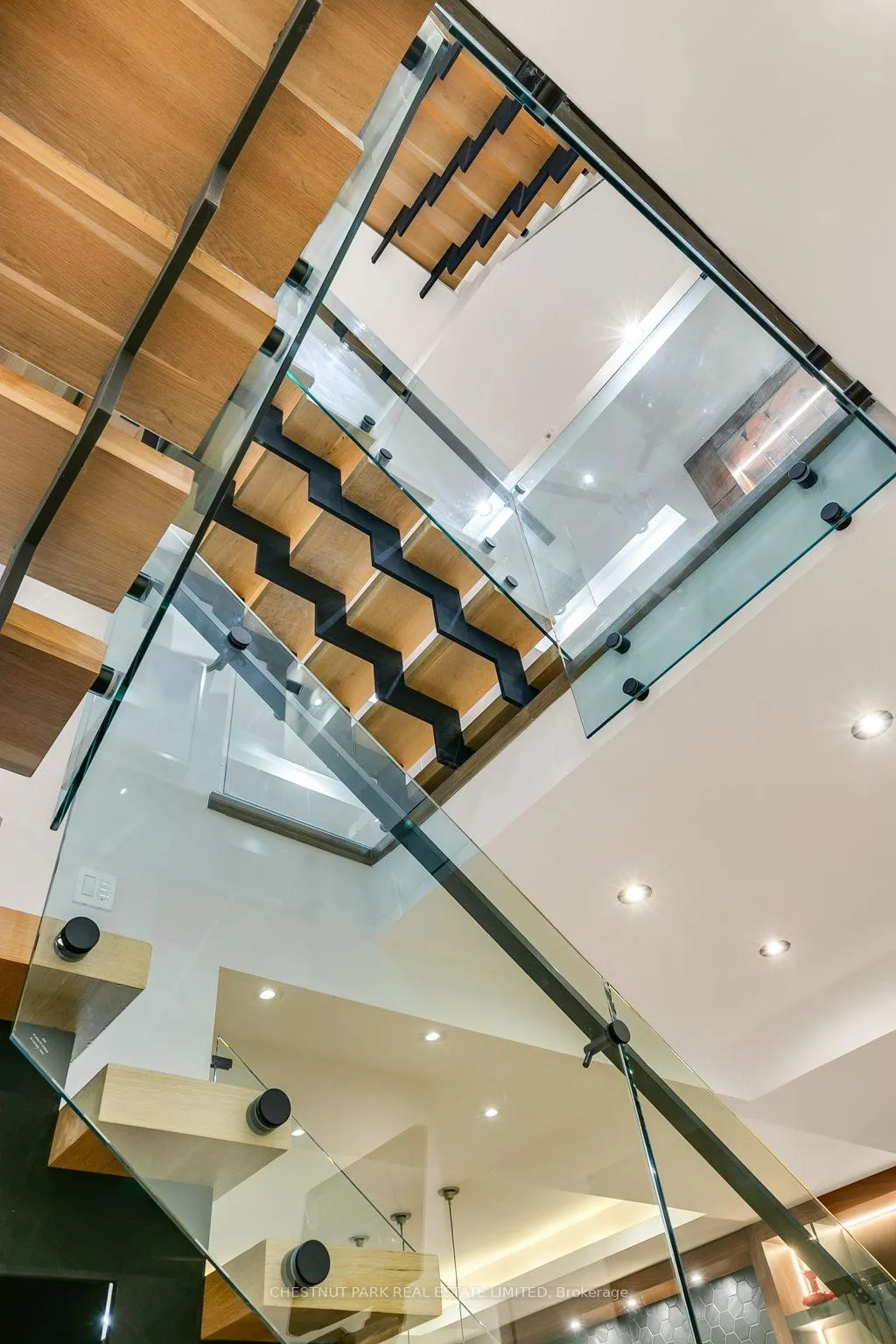 Photo 31 of 514 Douglas Avenue, Toronto, Bedford Park-Nortown — HOMEH
