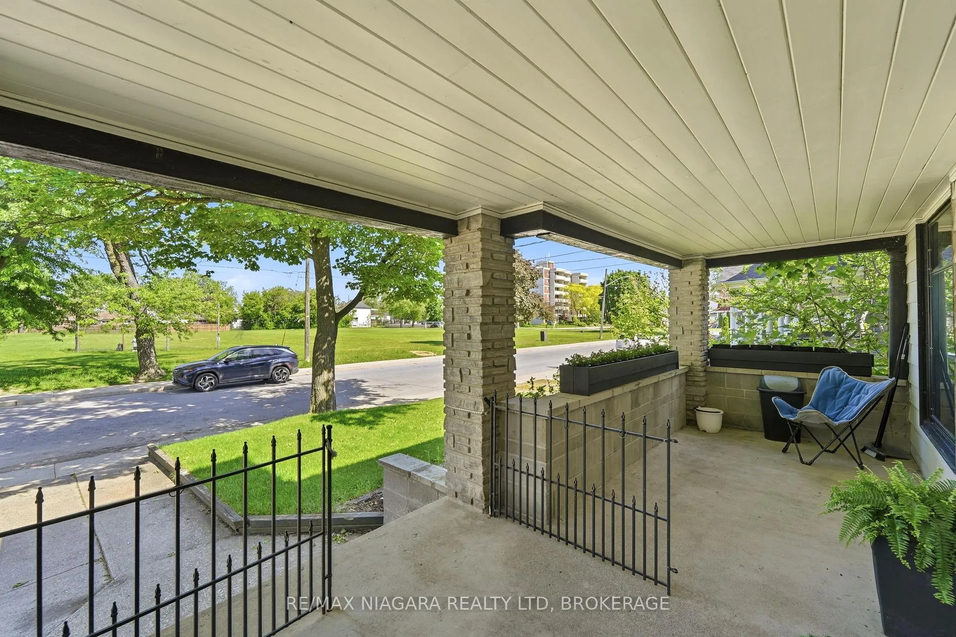 Photo 4 of 4887 Crysler Avenue, Niagara Falls, Downtown — HOMEH