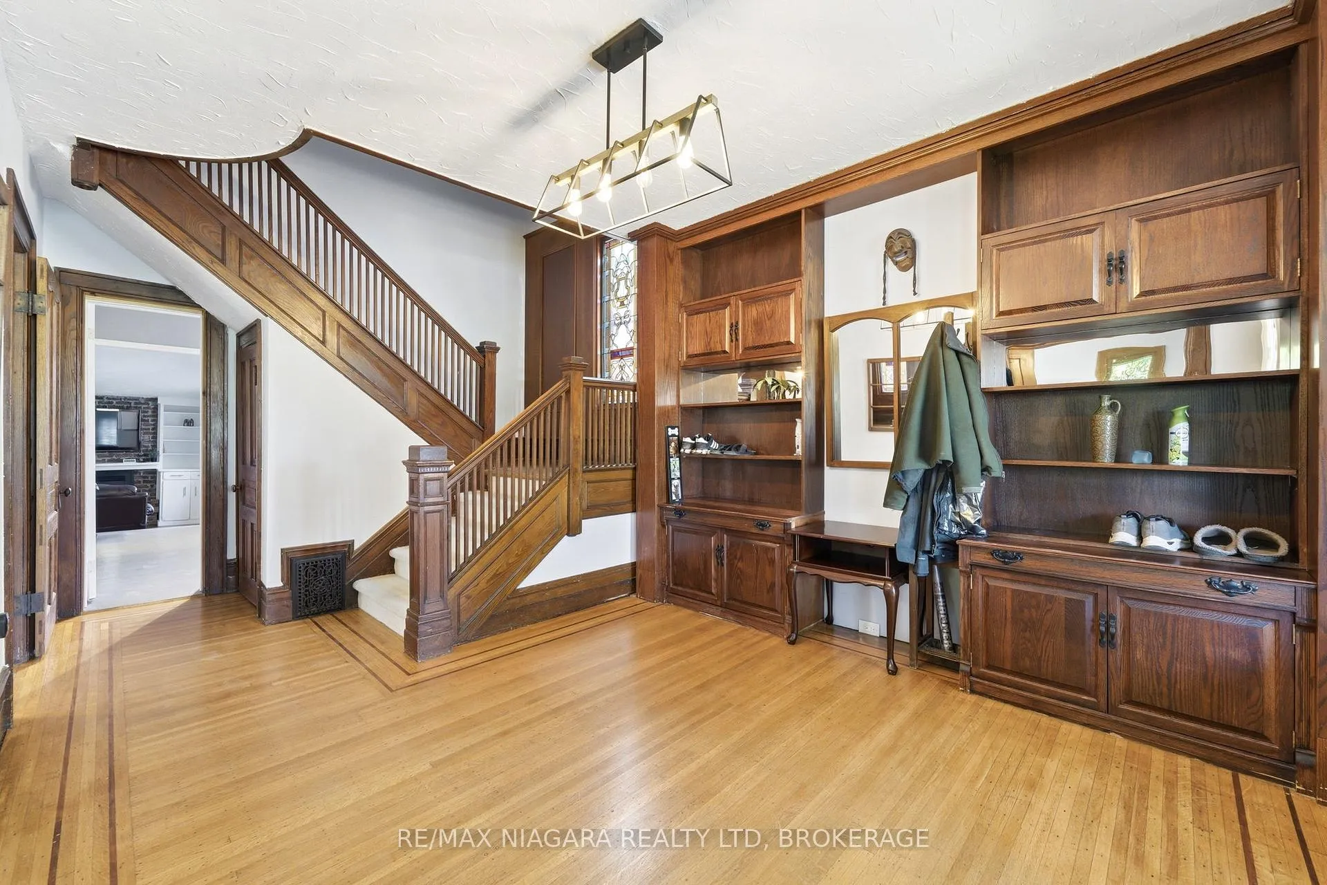 Photo 12 of 4887 Crysler Avenue, Niagara Falls, Downtown — HOMEH