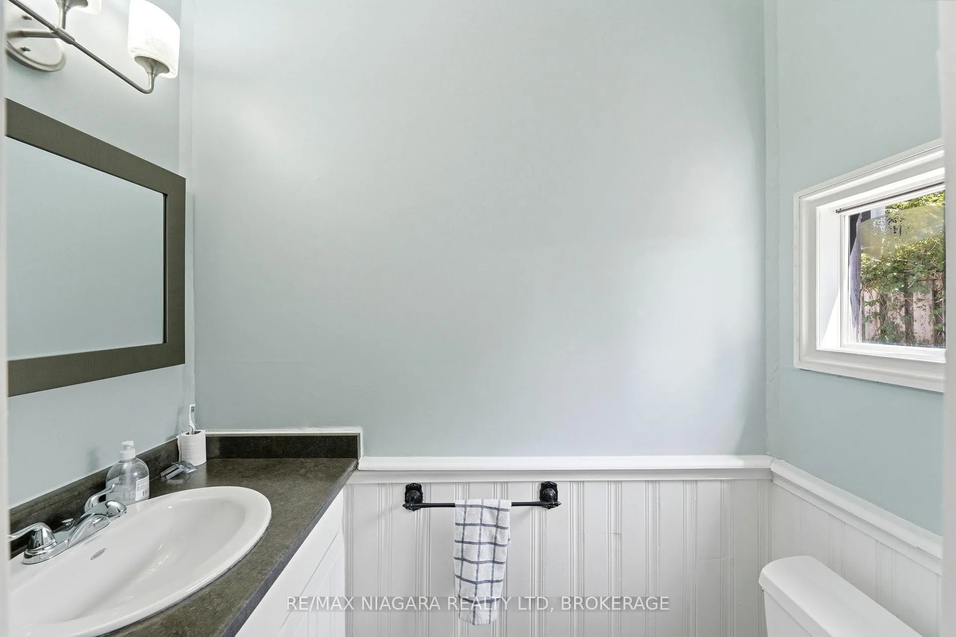 Photo 16 of 4887 Crysler Avenue, Niagara Falls, Downtown — HOMEH