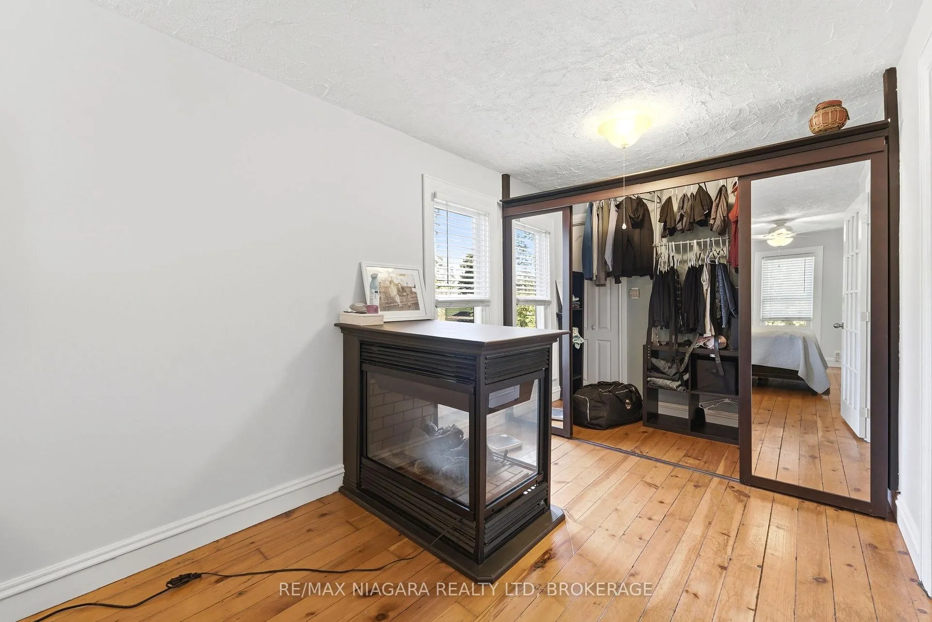 Photo 22 of 4887 Crysler Avenue, Niagara Falls, Downtown — HOMEH