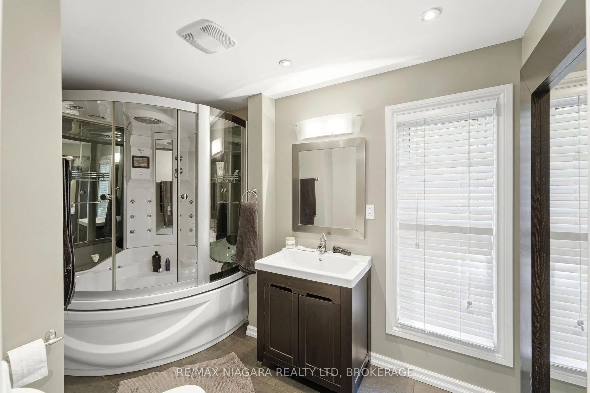 Photo 24 of 4887 Crysler Avenue, Niagara Falls, Downtown — HOMEH