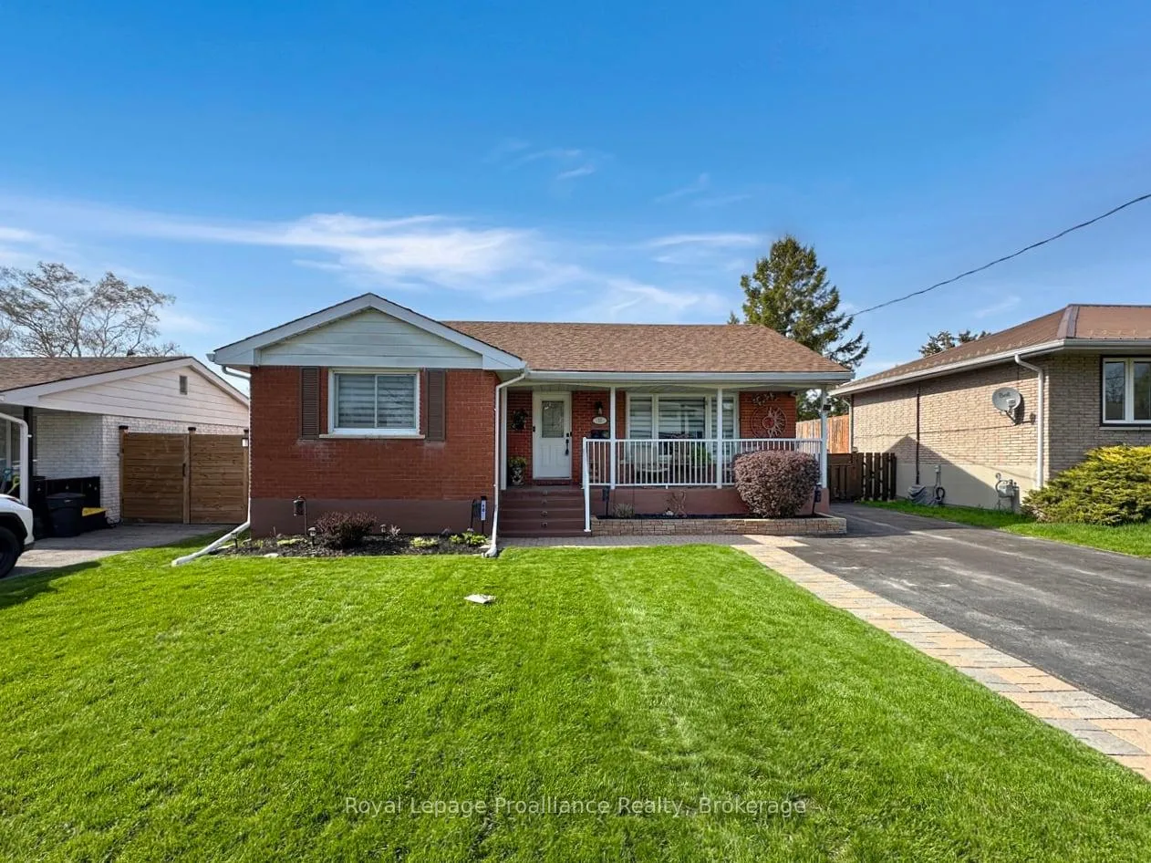 Photo 1 of 10 Chown Crescent, Belleville, Belleville Ward — HOMEH
