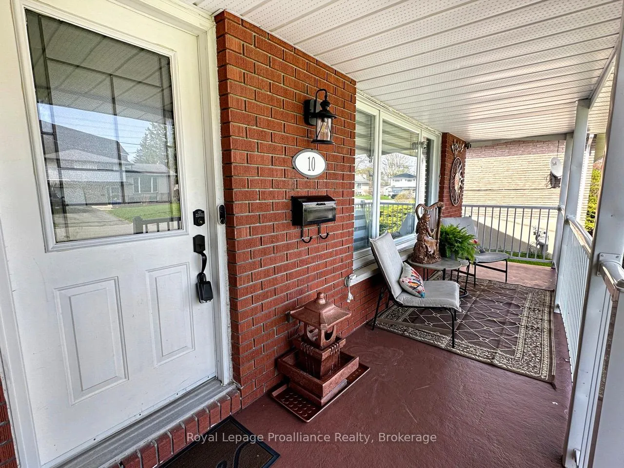 Photo 4 of 10 Chown Crescent, Belleville, Belleville Ward — HOMEH