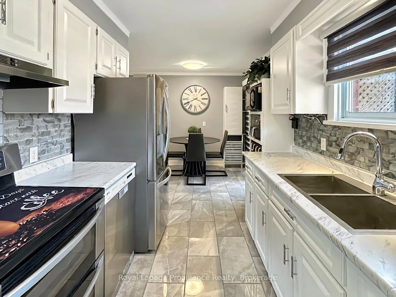 Photo 11 of 10 Chown Crescent, Belleville, Belleville Ward — HOMEH