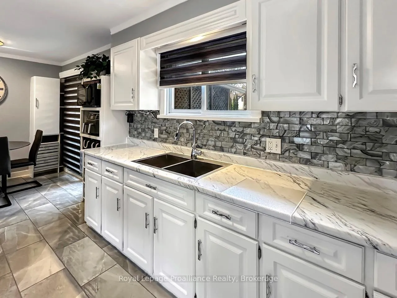 Photo 12 of 10 Chown Crescent, Belleville, Belleville Ward — HOMEH